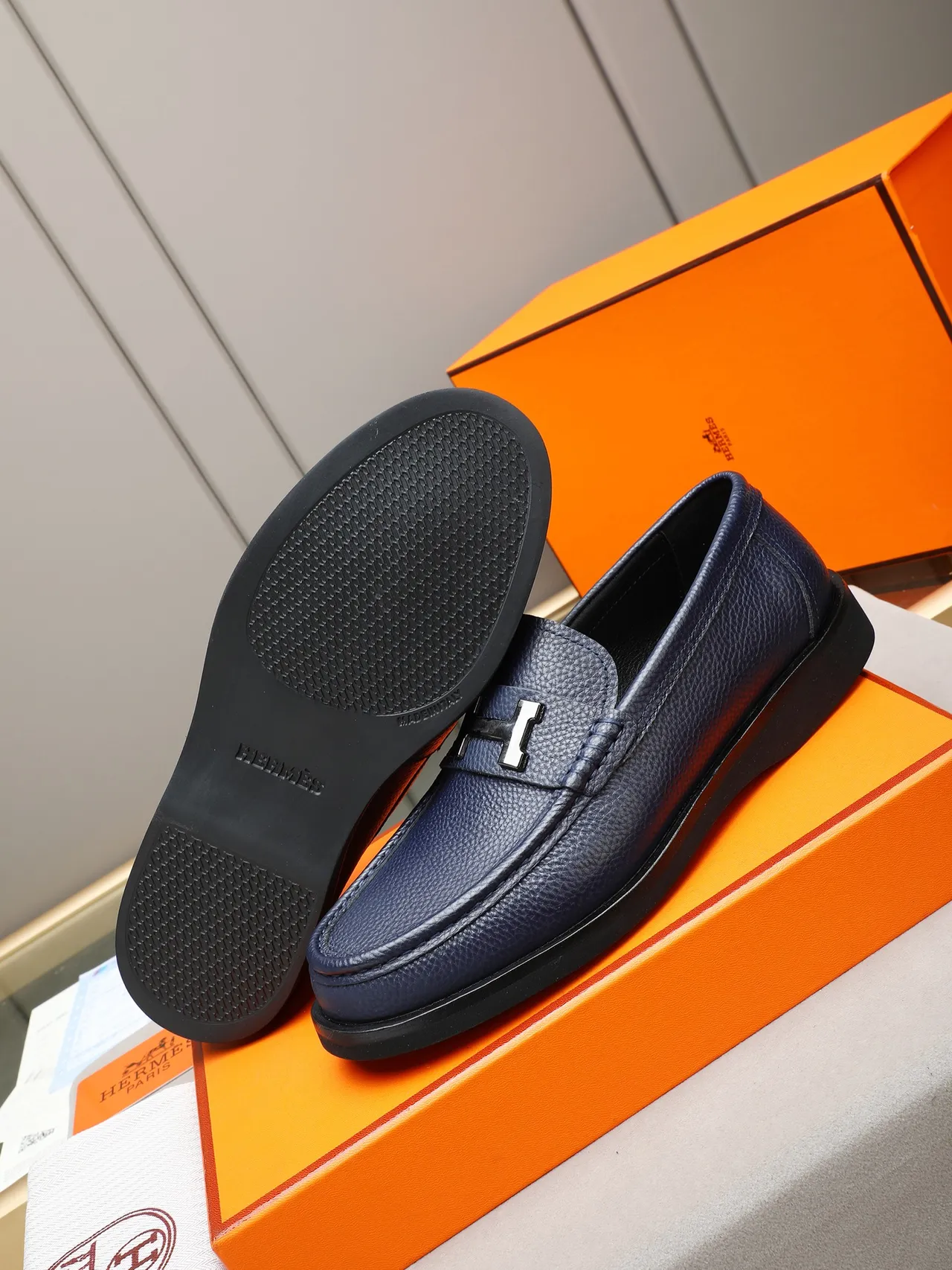 Hermès H-Logo Mocasín Azul Marino Cuero Granulado 4
