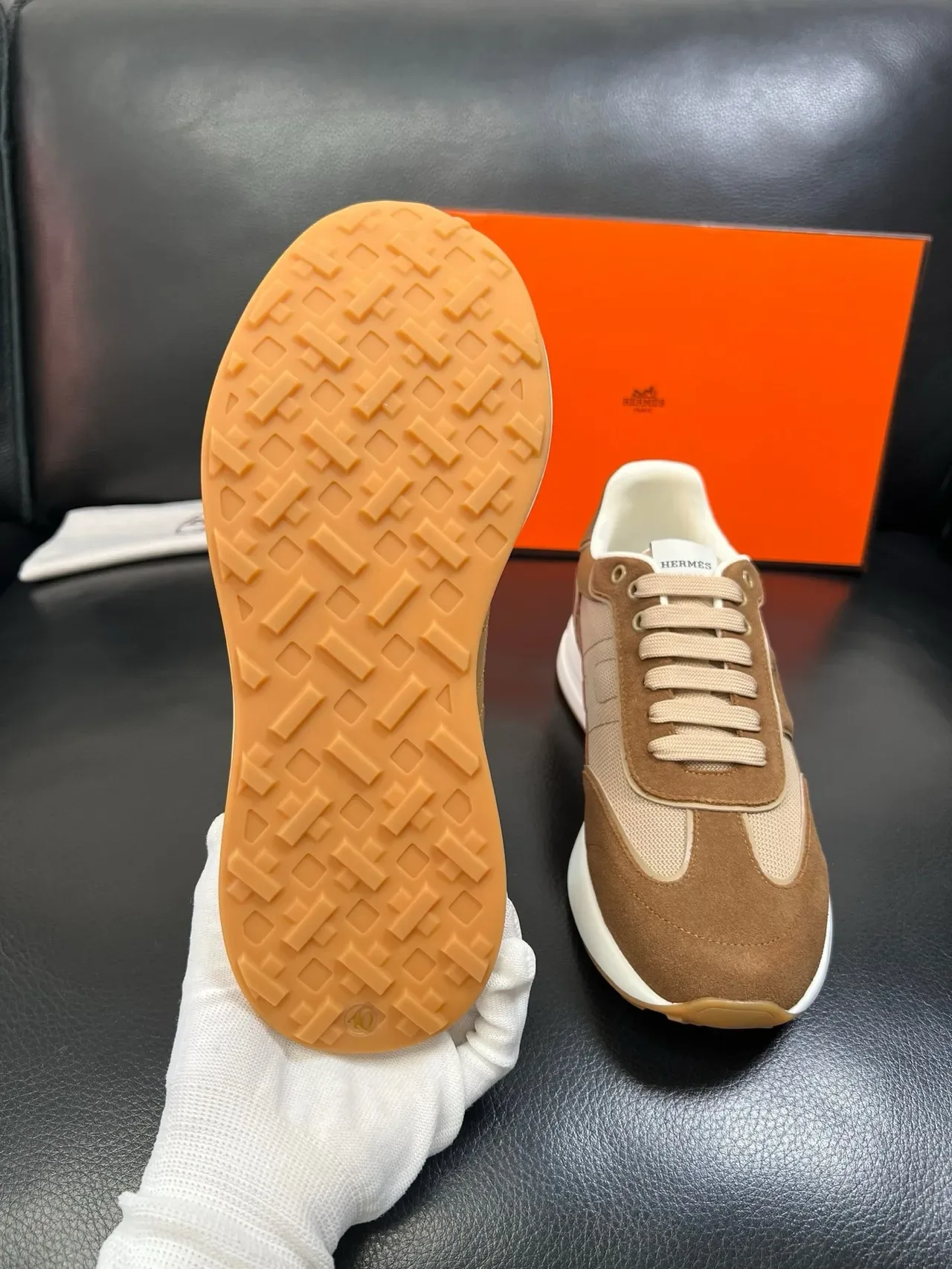 Hermès H-Racer حذاء رياضي بني وبيج أسلوب حياة 2