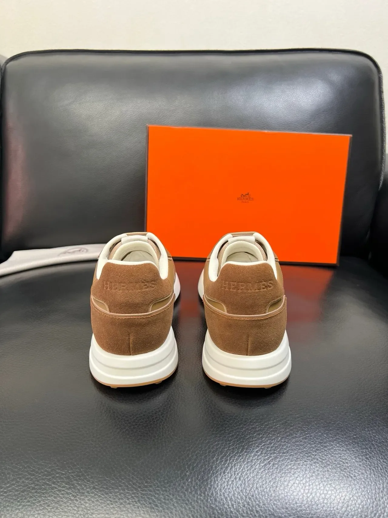 Hermès H-Racer حذاء رياضي بني وبيج أسلوب حياة 3
