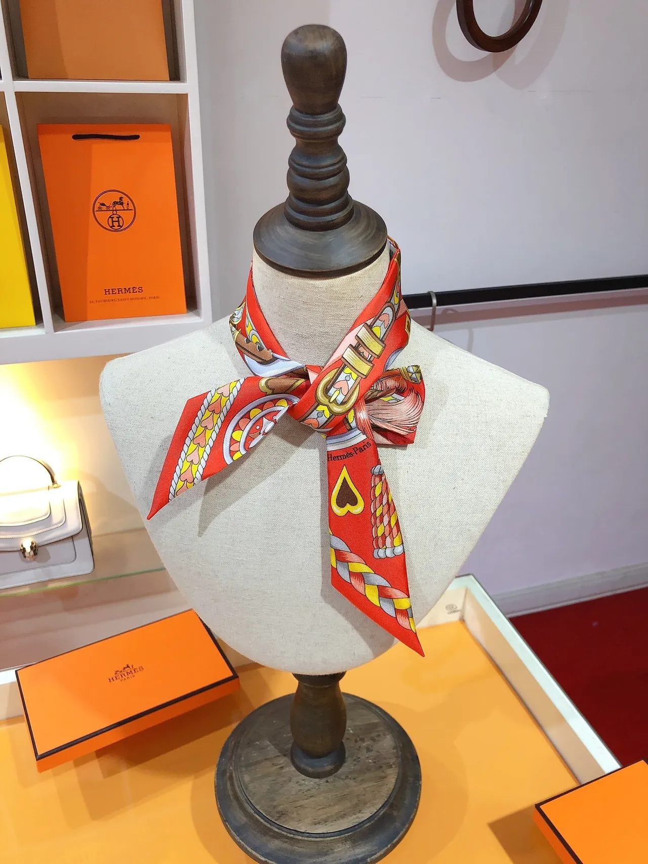 Hermès Harnais de Coeur Twilly লাল রেশমের স্কার্ফ 2