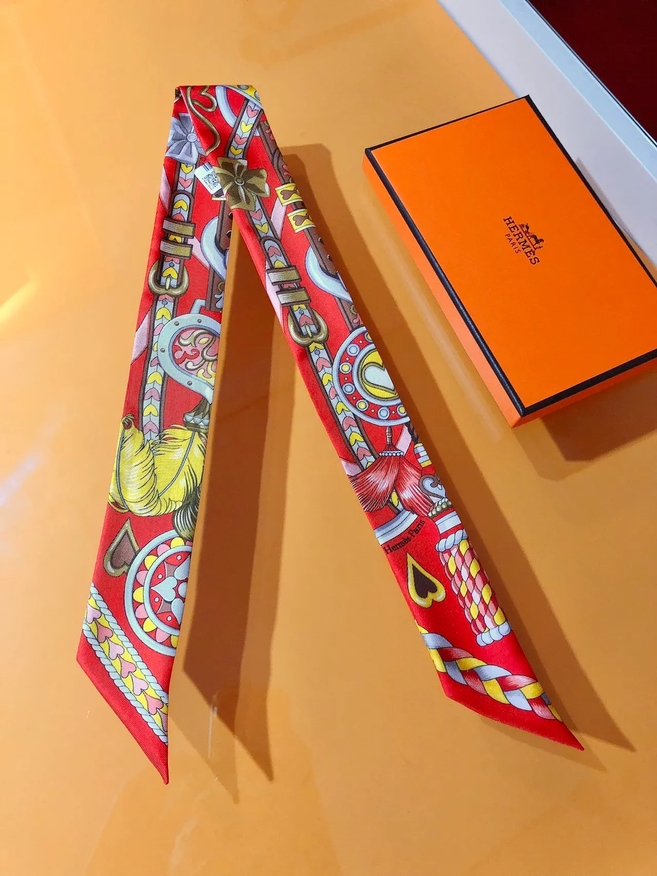 Hermès Harnais de Coeur Twilly লাল রেশমের স্কার্ফ 7