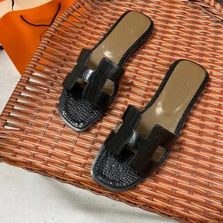 Hermès Oran কালো ক্রকোদাইল এমবসড লেদার স্লিপার্স