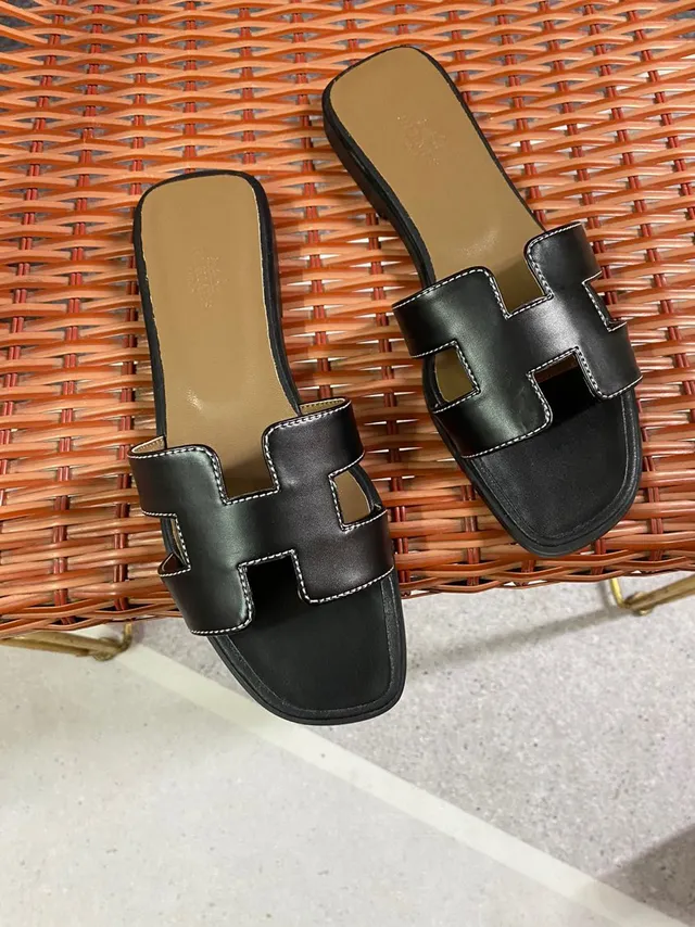 Hermès Oran Black Leather H-Strap Slippers 3