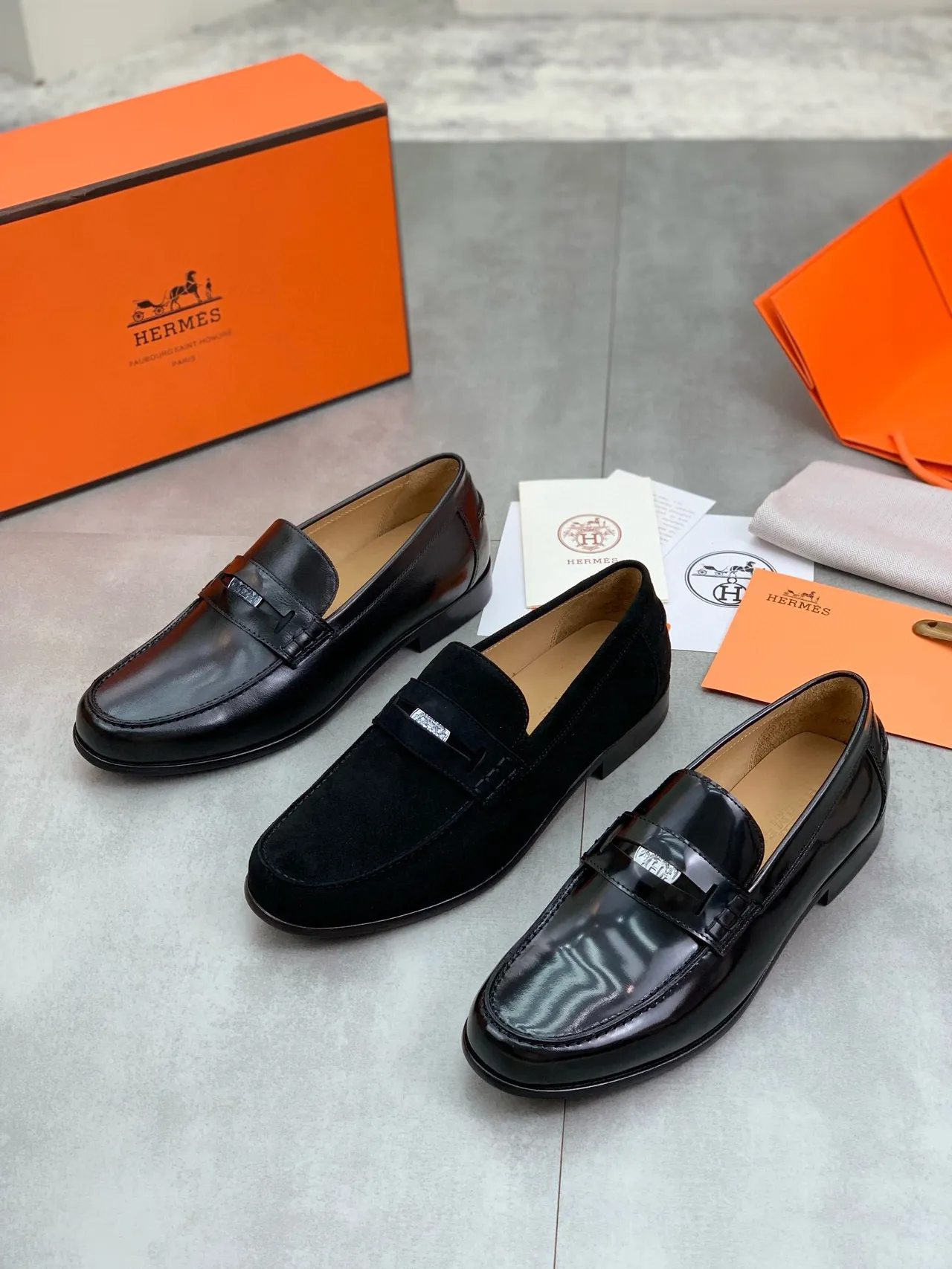 Hermès Oran Mocassin en Cuir Noir avec Horsebit 2