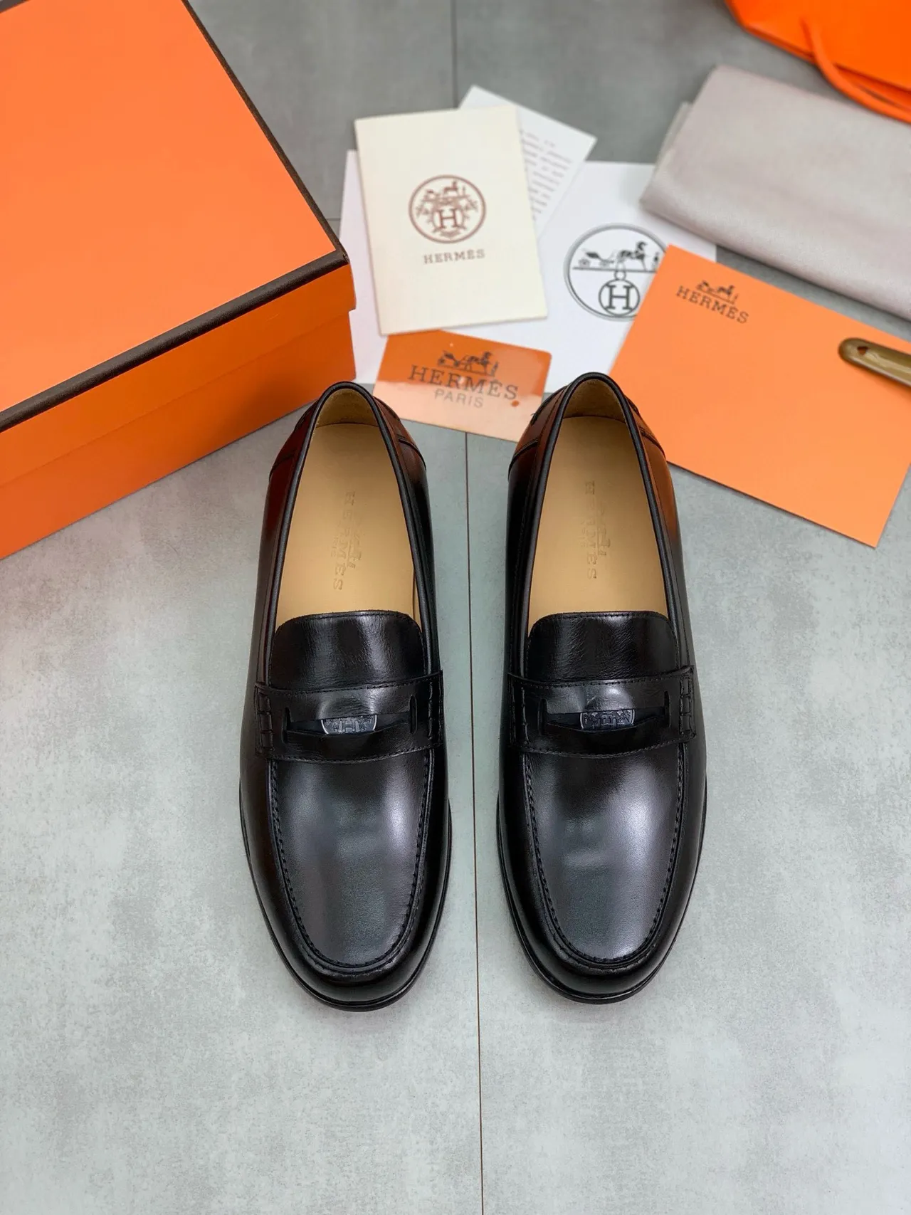 Hermès Oran Mocassin en Cuir Noir avec Horsebit 5