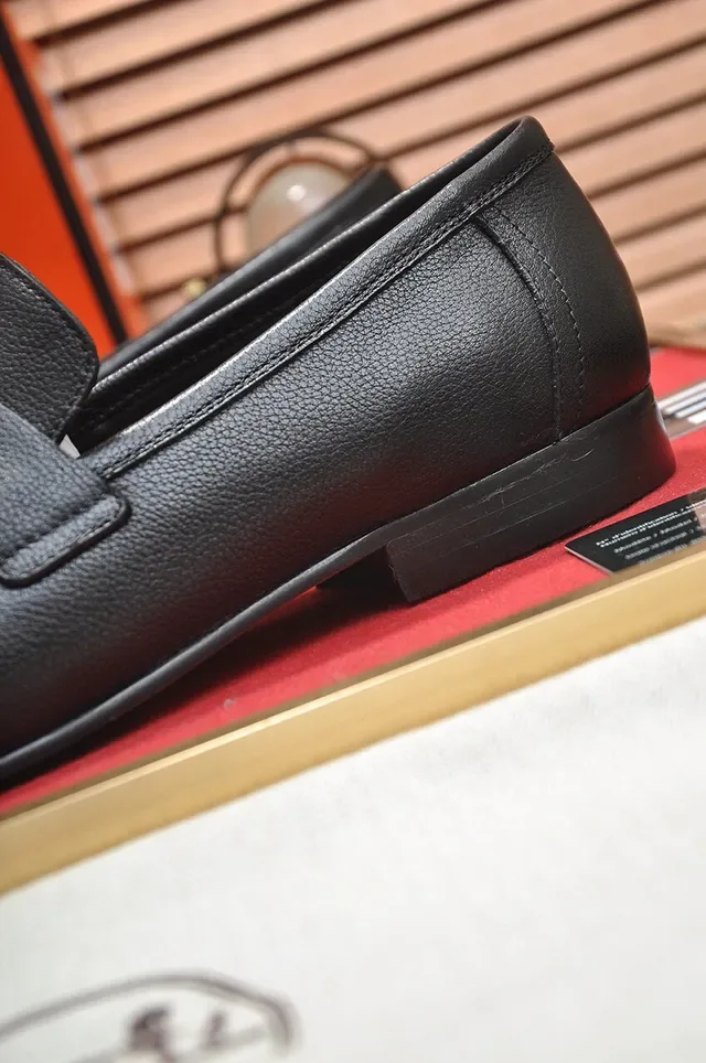 Hermès Oran काली पेब्ल्ड लेदर H-Buckle लोफर 9