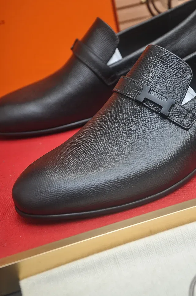 Hermès Oran Mocassins de Couro Texturizado Preto com H-Buckle 2