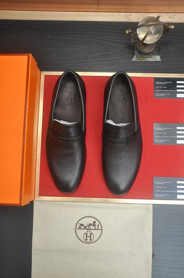 Hermès Oran Mocassins de Couro Texturizado Preto com H-Buckle 5