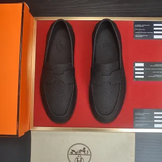 Hermès Oran Loafer काला पेबल्ड लेदर स्लिप-ऑन लोअफर