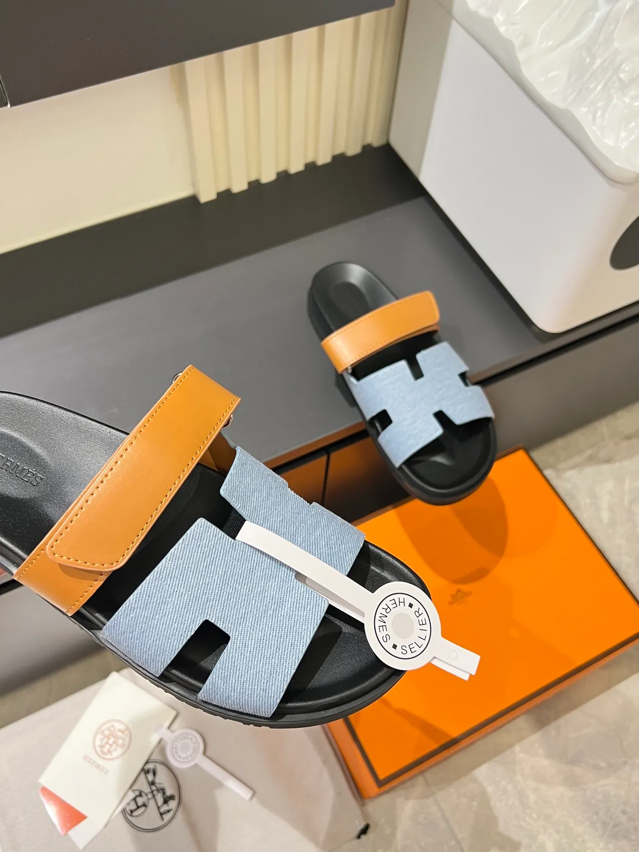 Hermès Oran 黑色蓝色 H-切角带构造拖鞋 3
