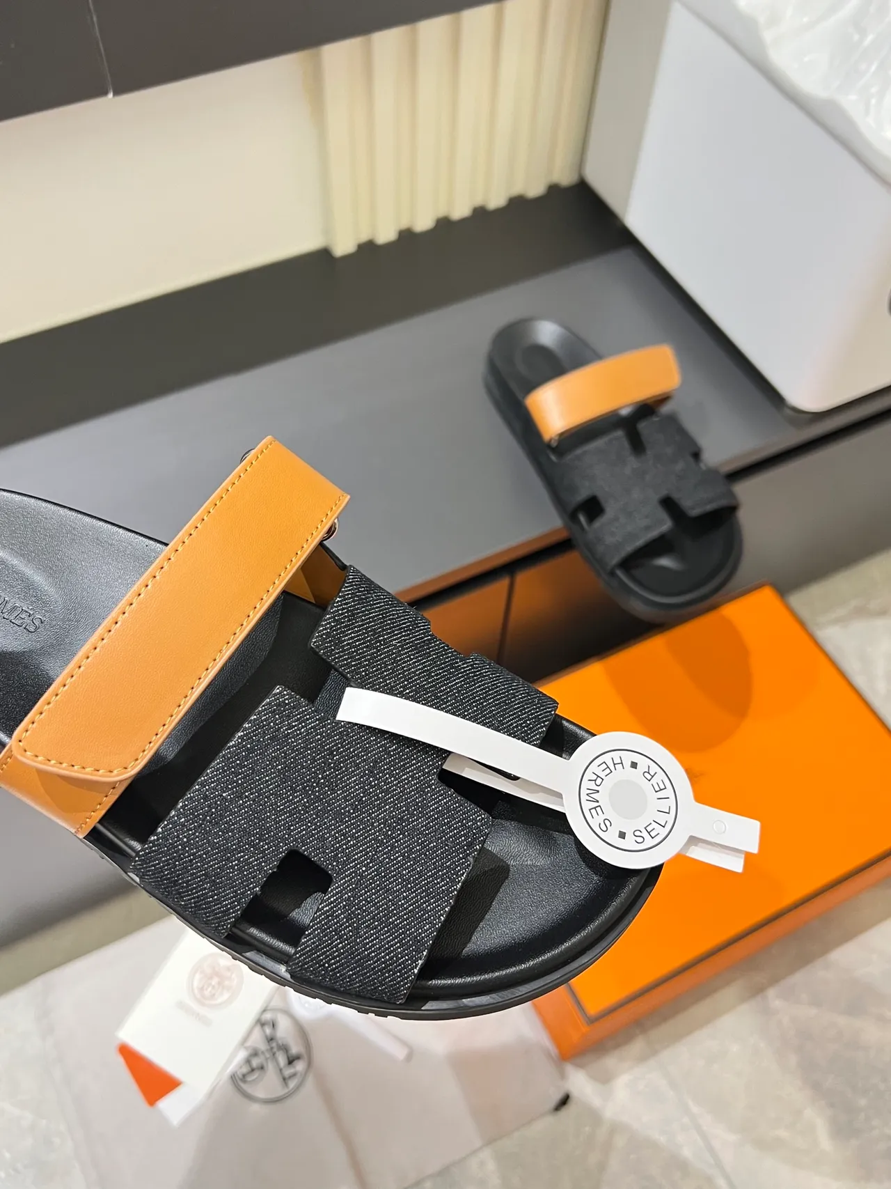 Hermès Oran 黑色蓝色 H-切角带构造拖鞋 4