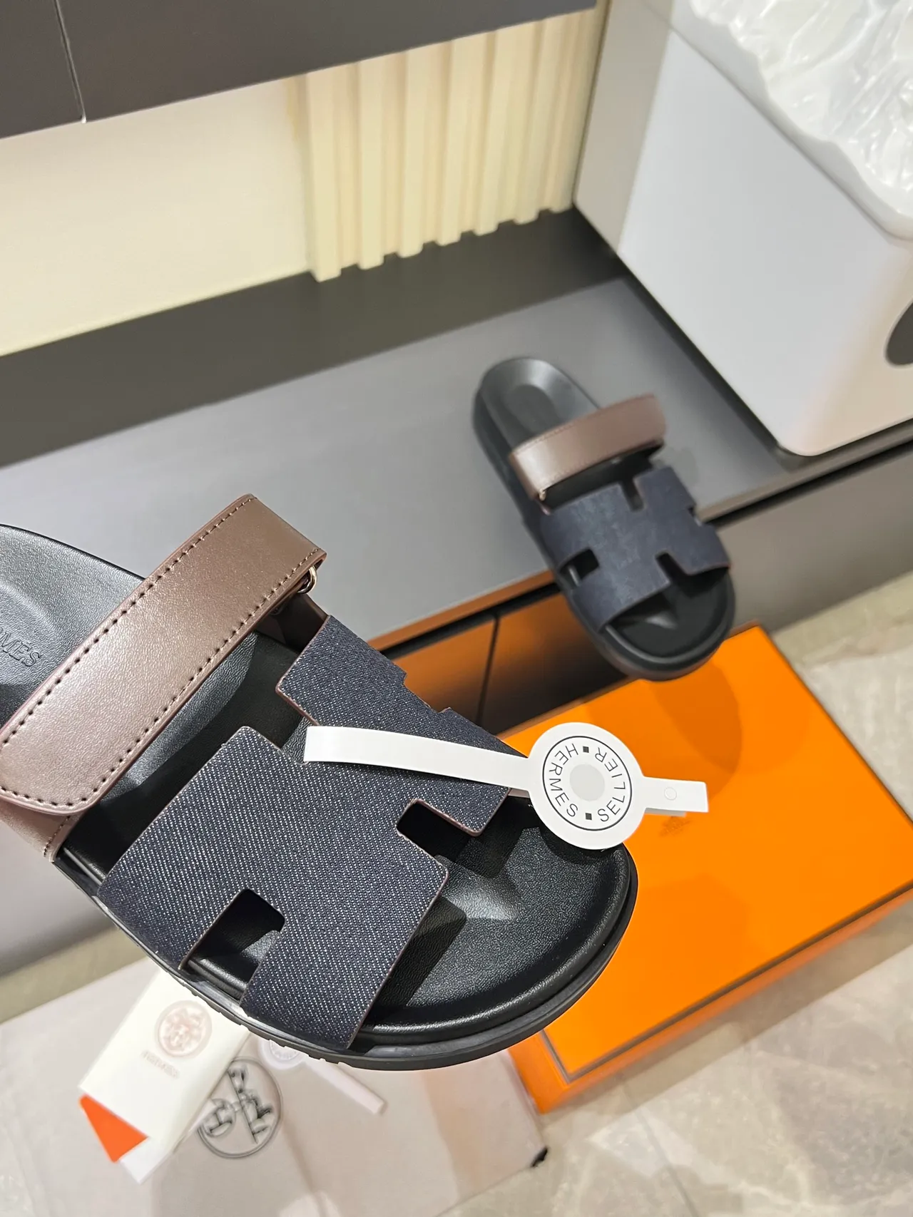 Hermès Oran 黑色蓝色 H-切角带构造拖鞋 5