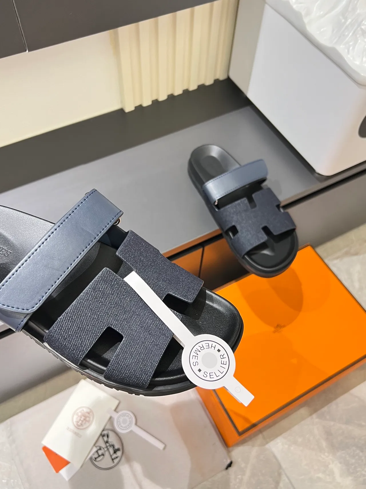 Hermès Oran 黑色蓝色 H-切角带构造拖鞋 6