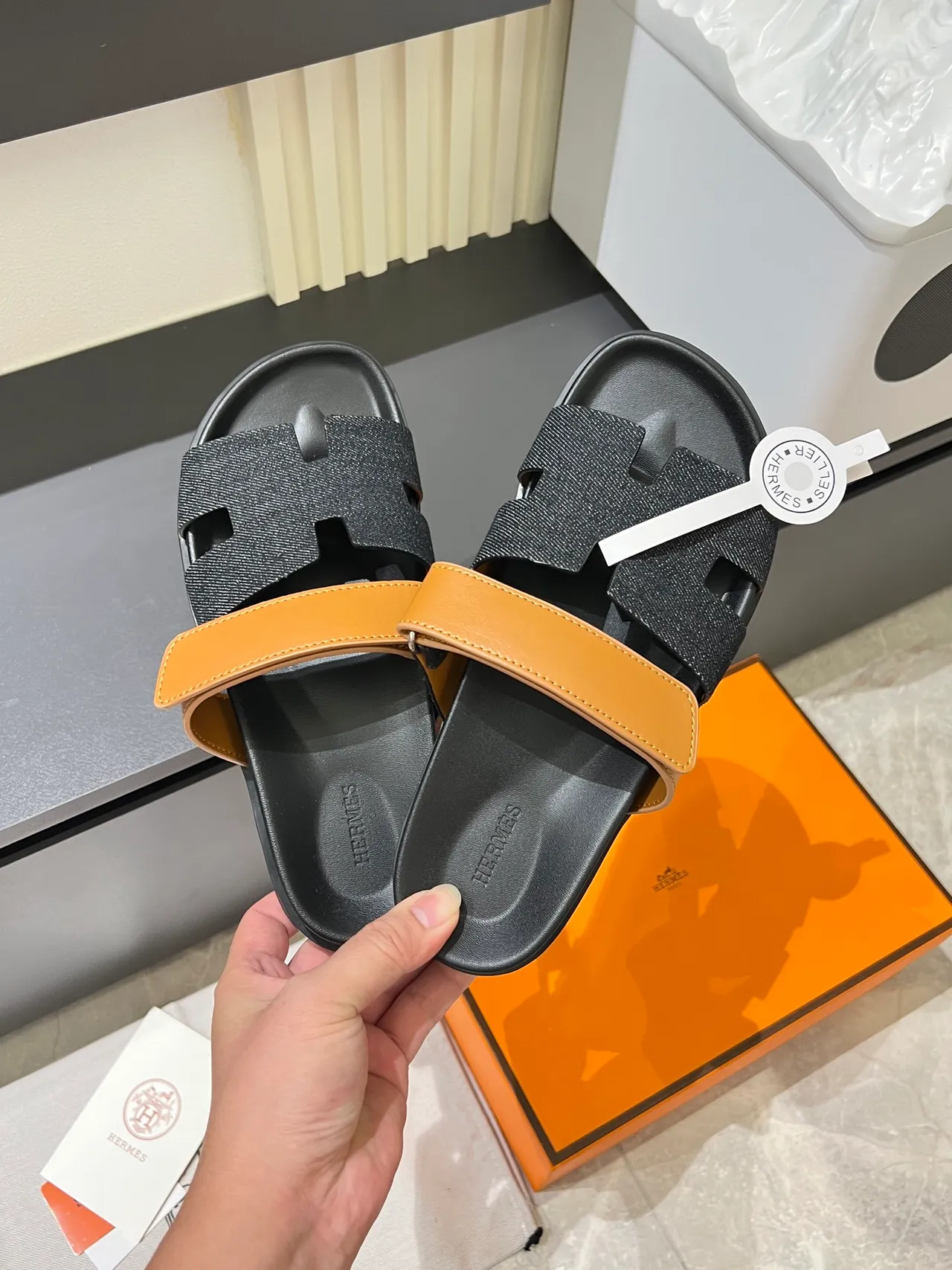Hermès Oran 黑色蓝色 H-切角带构造拖鞋 9