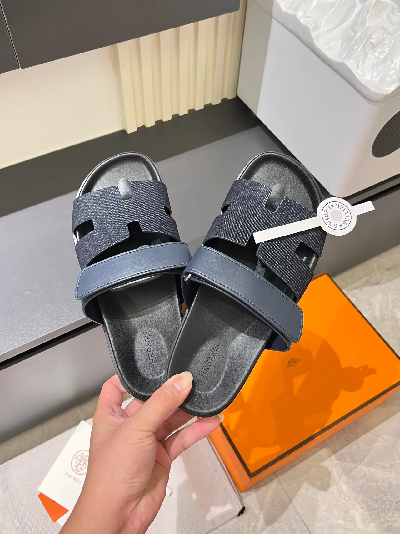 Hermès Oran 黑色蓝色 H-切角带构造拖鞋 11