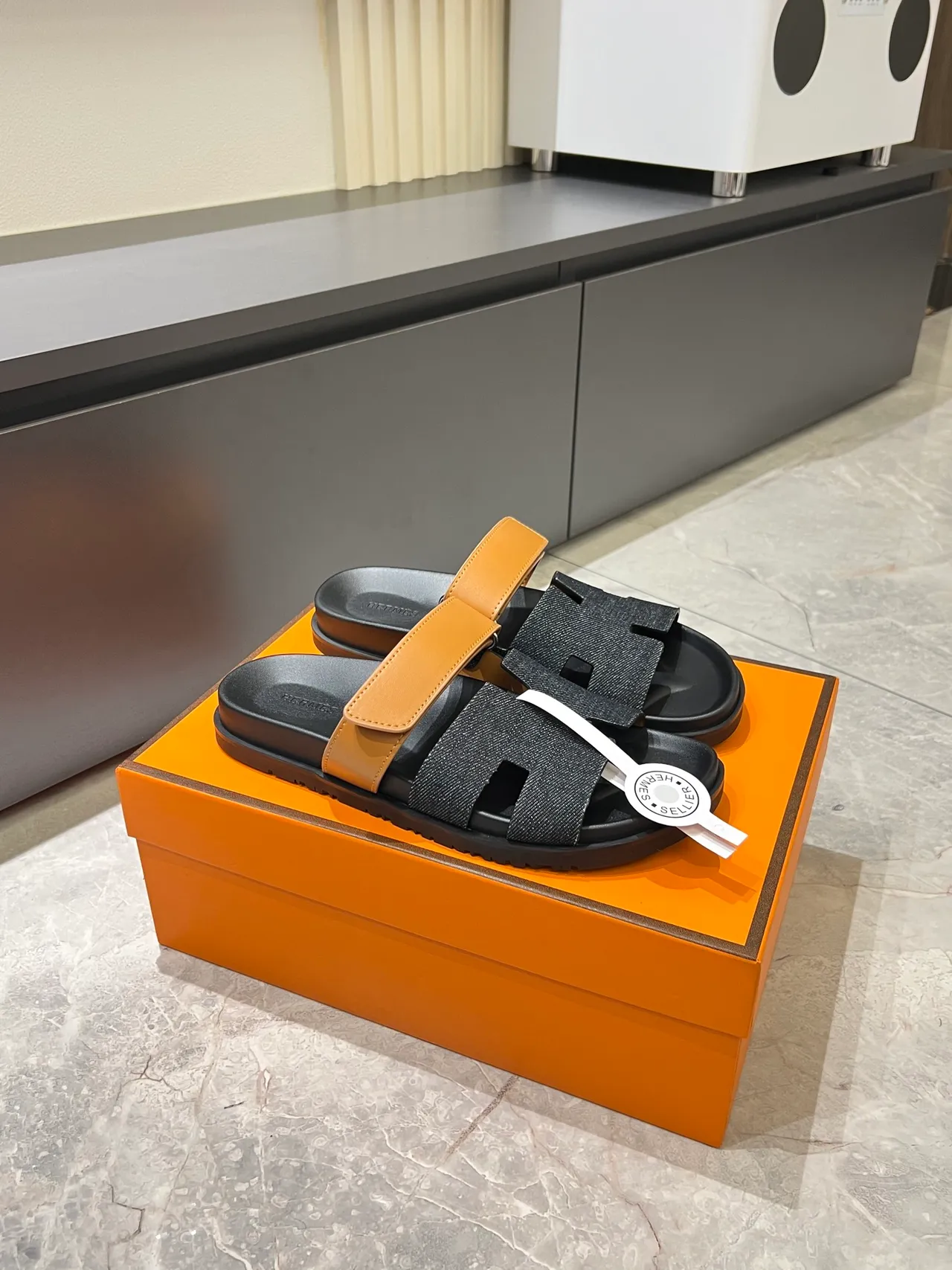 Hermès Oran 黑色蓝色 H-切角带构造拖鞋 14