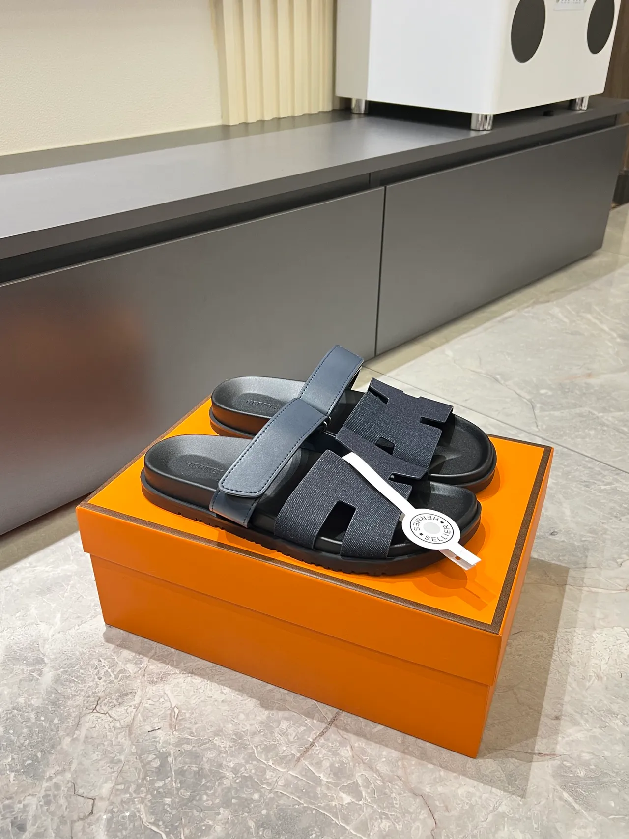 Hermès Oran 黑色蓝色 H-切角带构造拖鞋 16