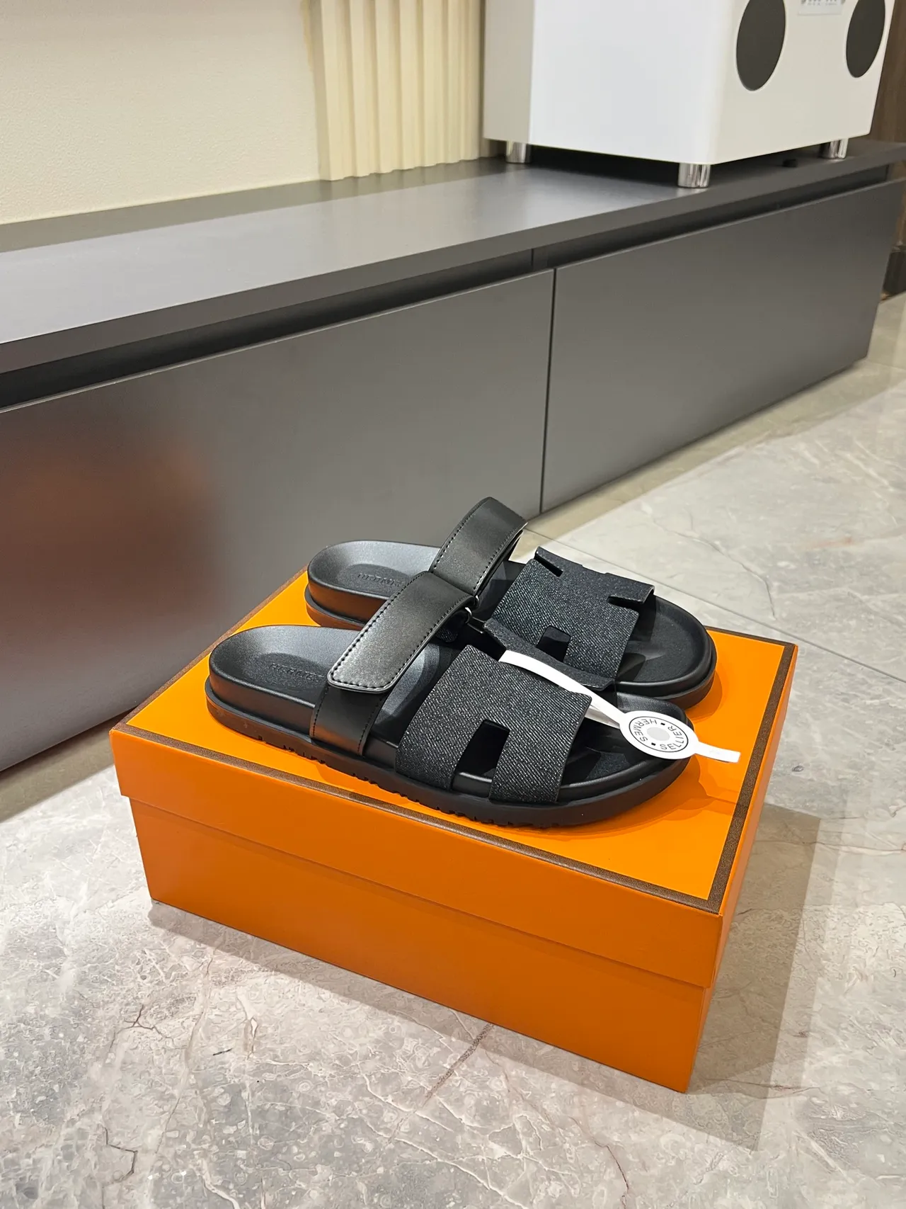 Hermès Oran 黑色蓝色 H-切角带构造拖鞋 17