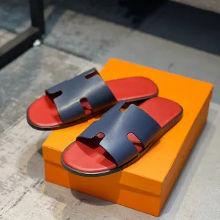 Hermès Oran 海军蓝和红色皮革拖鞋