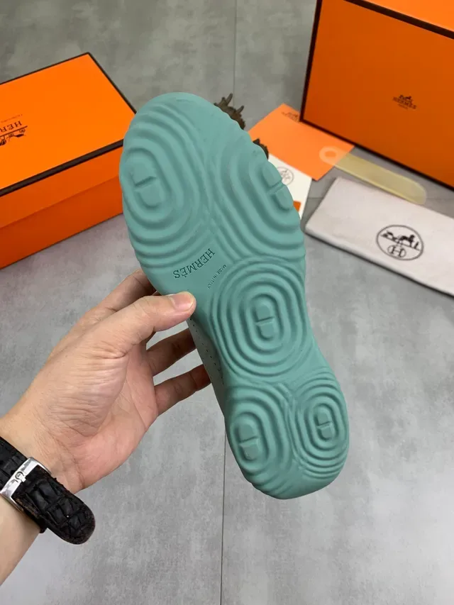 Hermès 湖水绿 穿孔麂皮 生活休闲鞋 2
