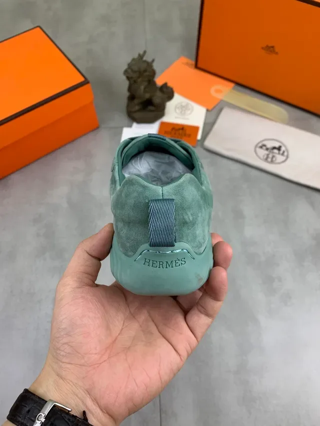 Hermès 湖水绿 穿孔麂皮 生活休闲鞋 3