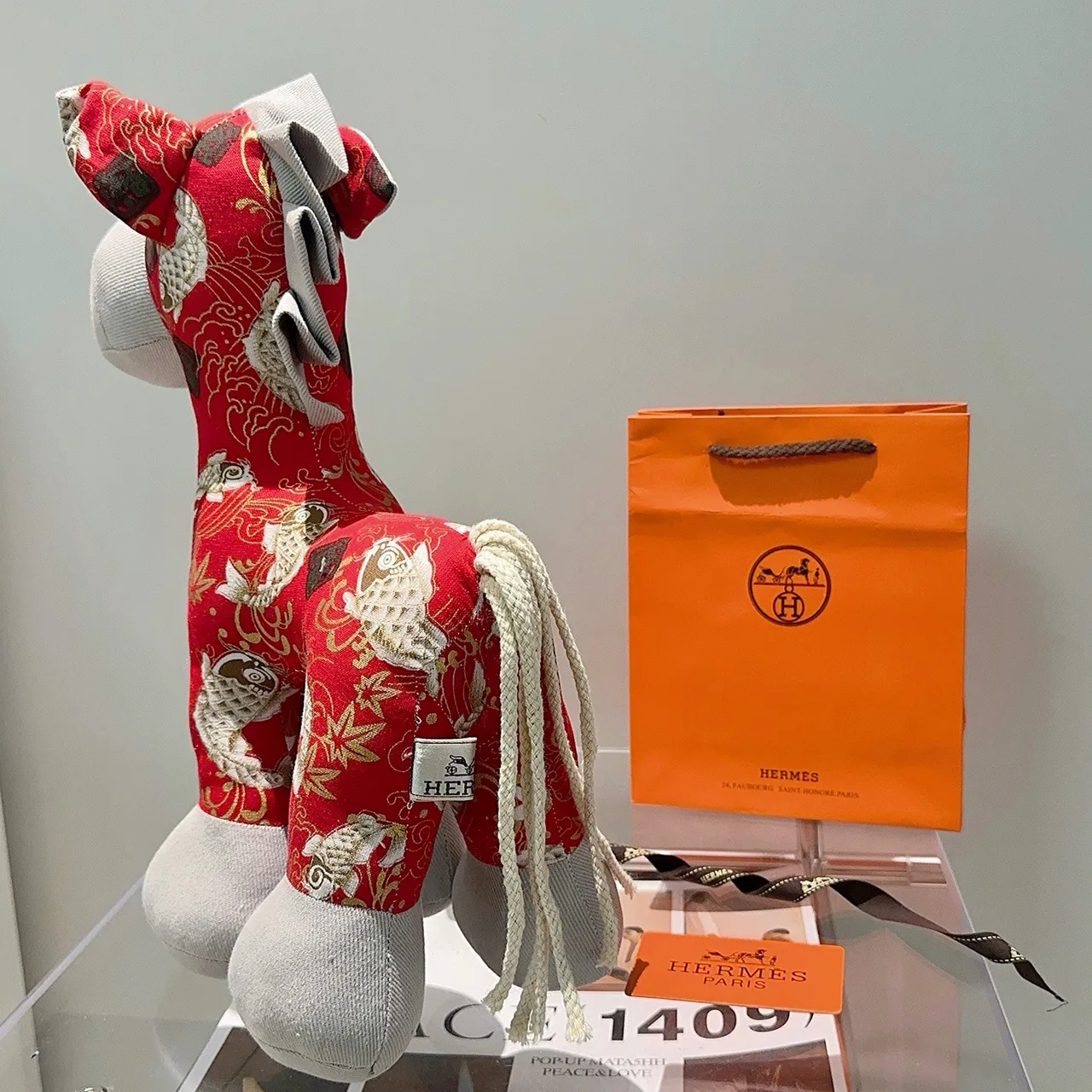 Hermès लाल भूरा सिलाई कोई मछली मोटिफ सिल्क जैसा कपड़ा हैंडबैग 5