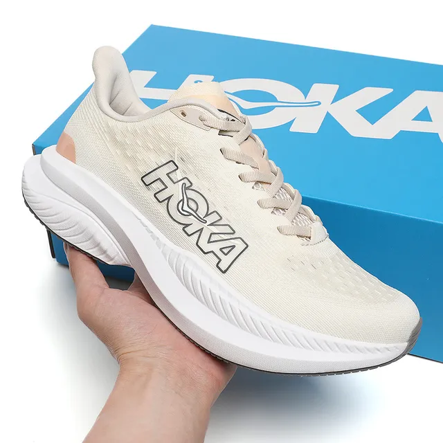 Hoka Mach 6 Beige Rosa Superior de Tejido Ingenieril Suela Media Esculpida Blanca Zapatillas de Running 3