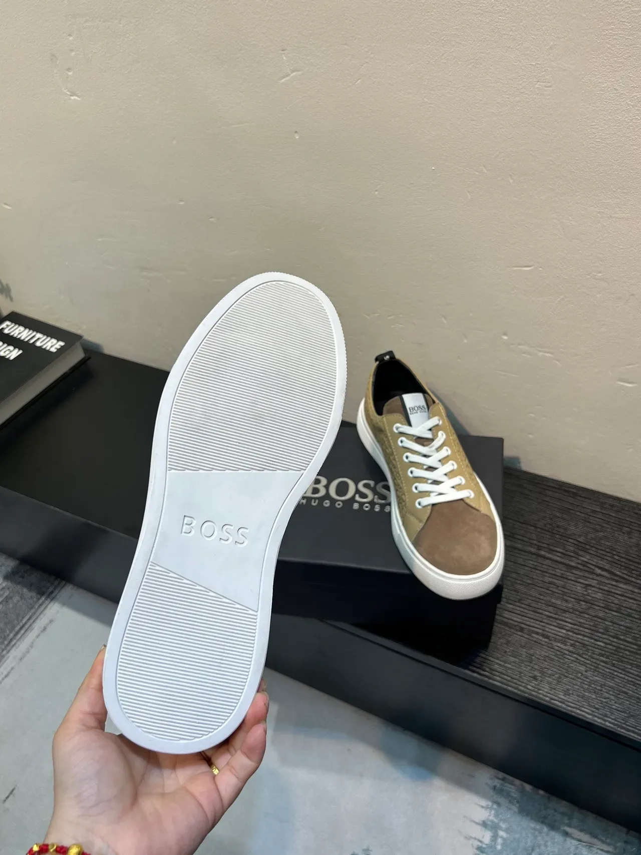 Hugo Boss 米色压印标志生活方式运动鞋 9