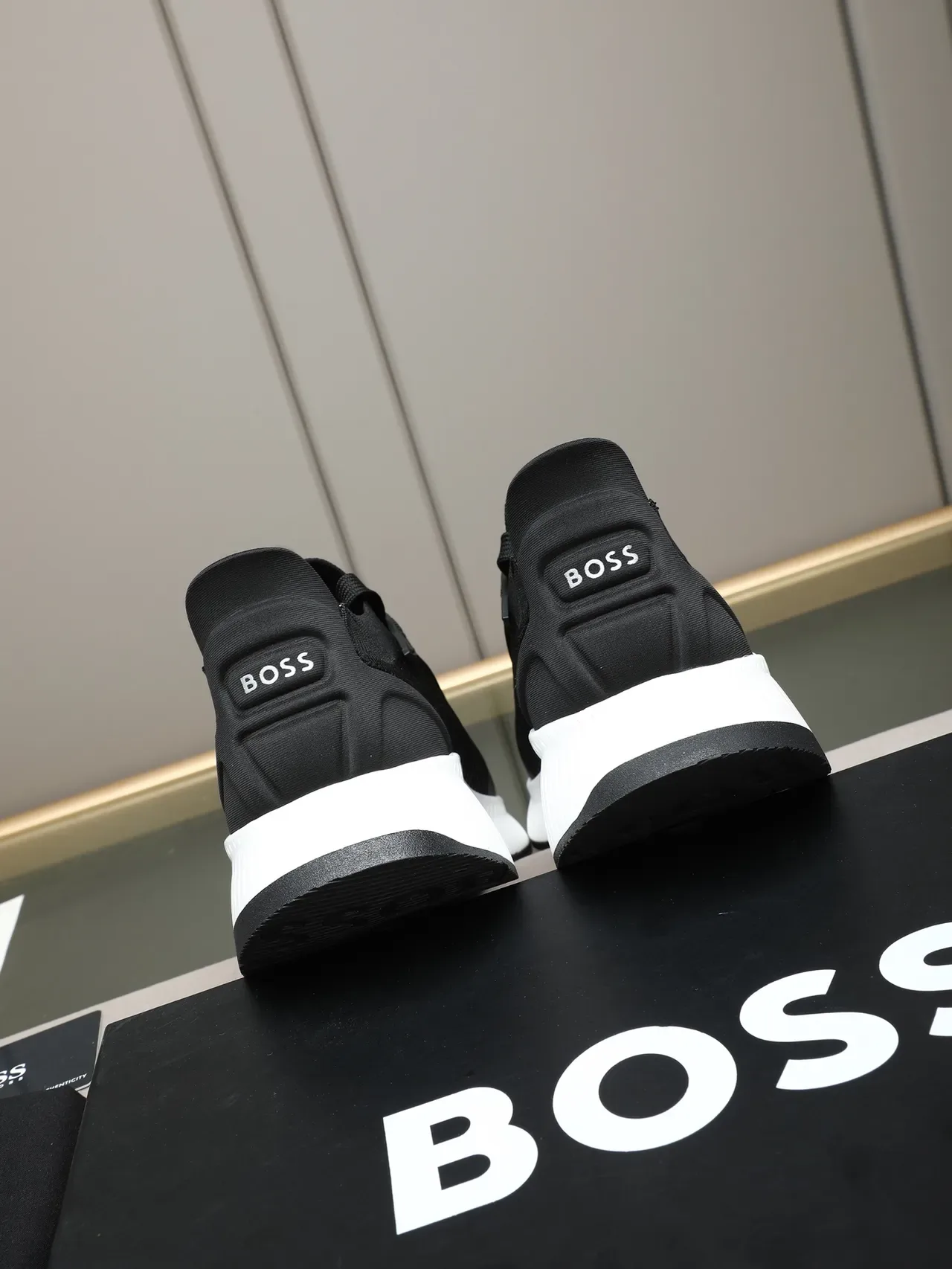 حذاء رياضي لايف ستايل Hugo Boss أسود من التريكو 3