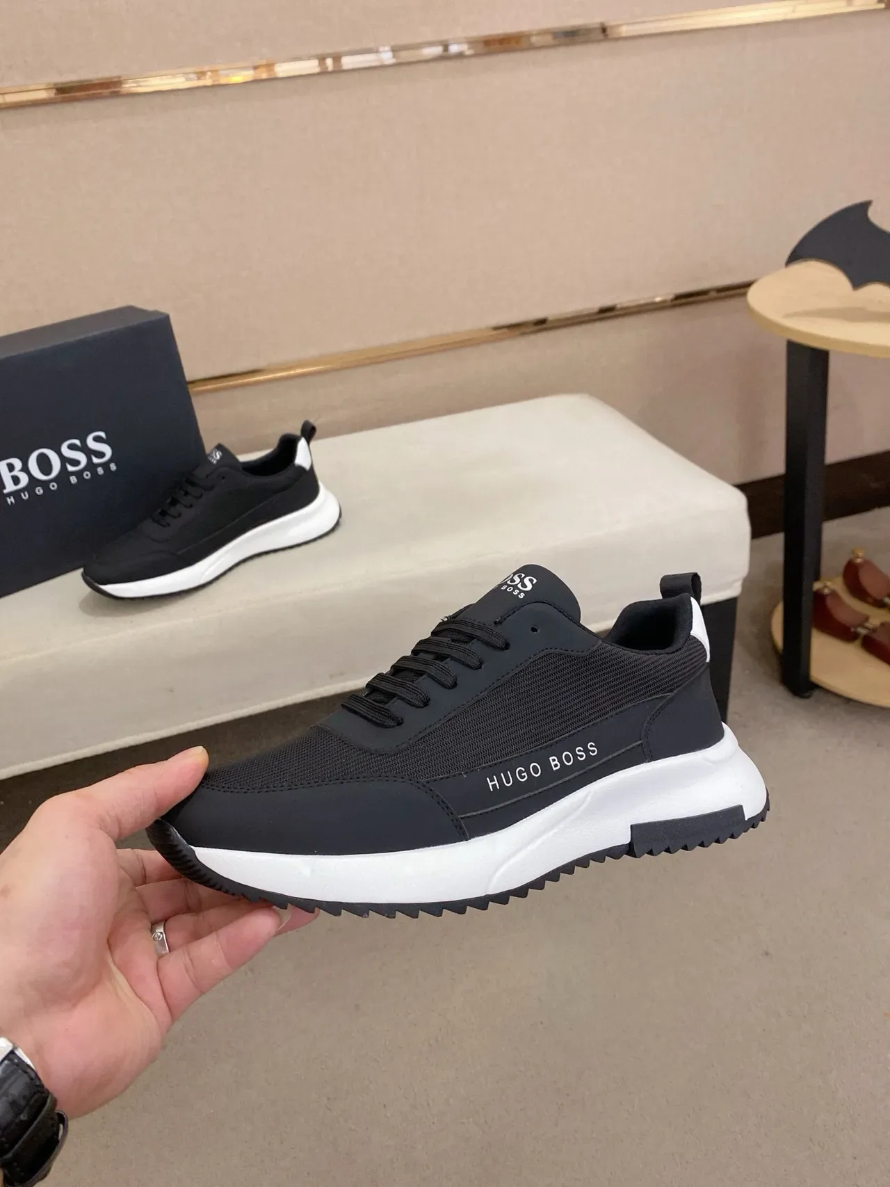 Hugo Boss أسود أبيض شبكة-صناعي علوي تباين وسيط لايف ستايل سنيكرز 3