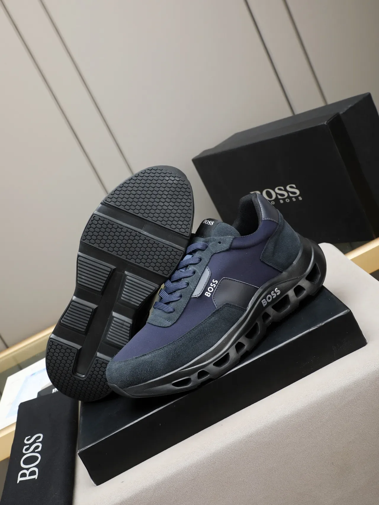 Zapatillas Lifestyle Hugo Boss Navy Black con upper de material mixto y midsole esculpido ventilado 4