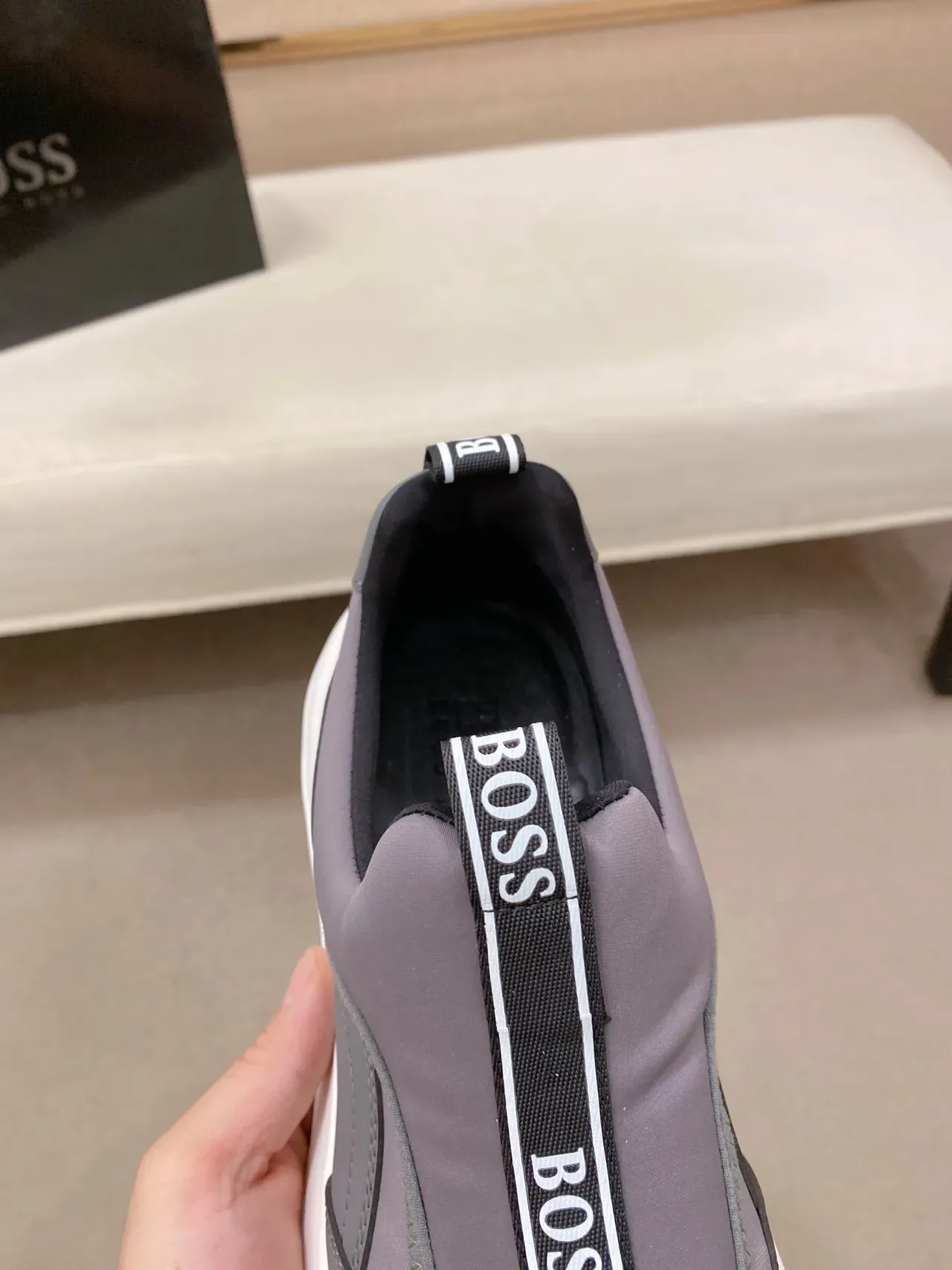Hugo Boss Speed Trainer 灰色和白色生活方式运动鞋 4