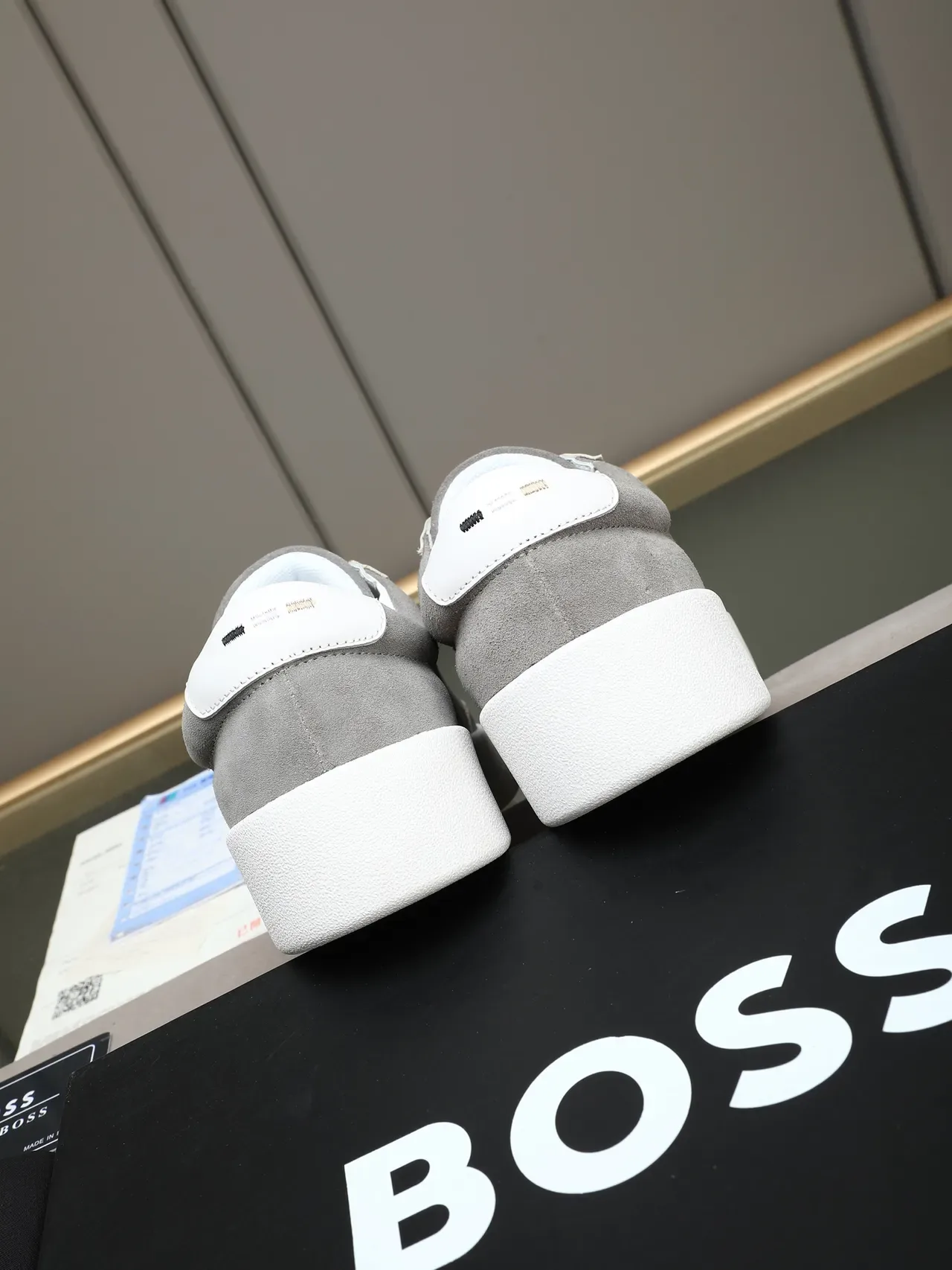 Hugo Boss 灰色两色麂皮厚底休闲运动鞋 4