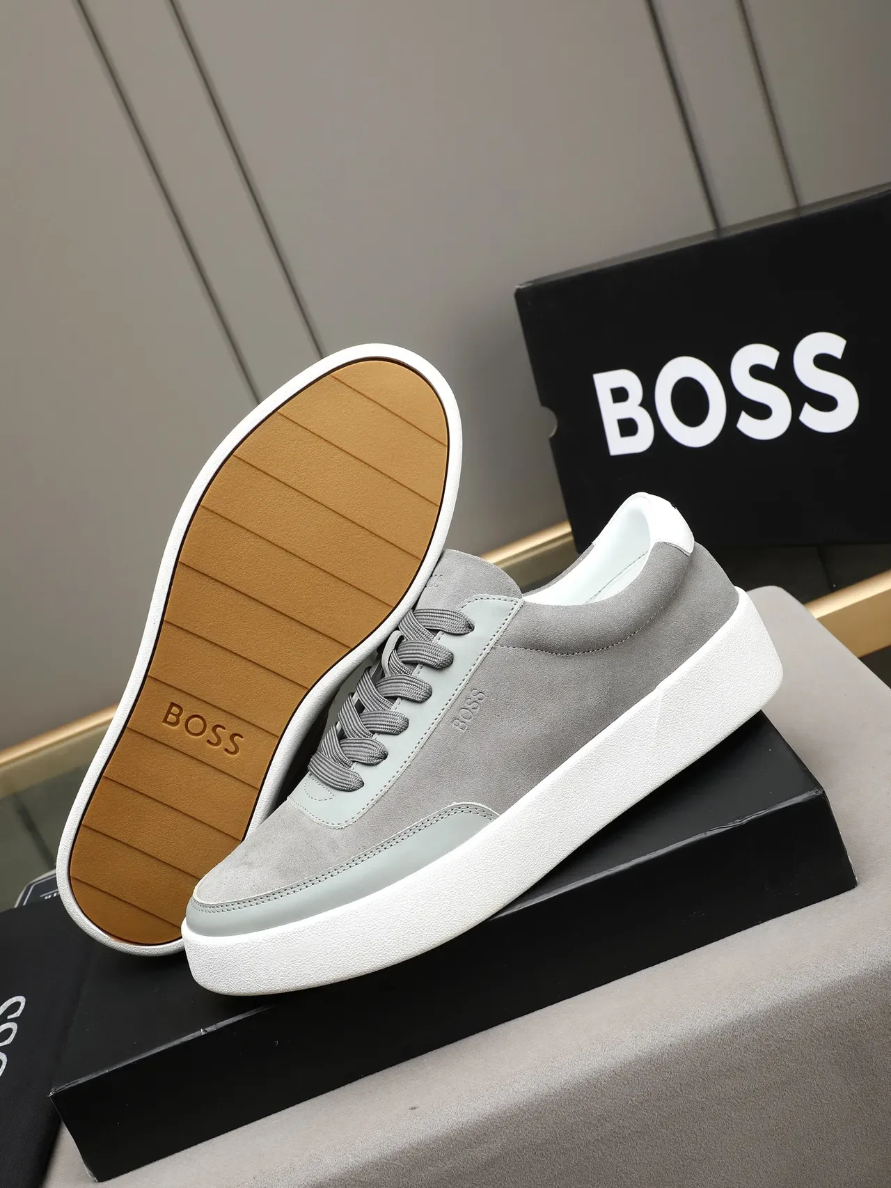 Hugo Boss 灰色两色麂皮厚底休闲运动鞋 5