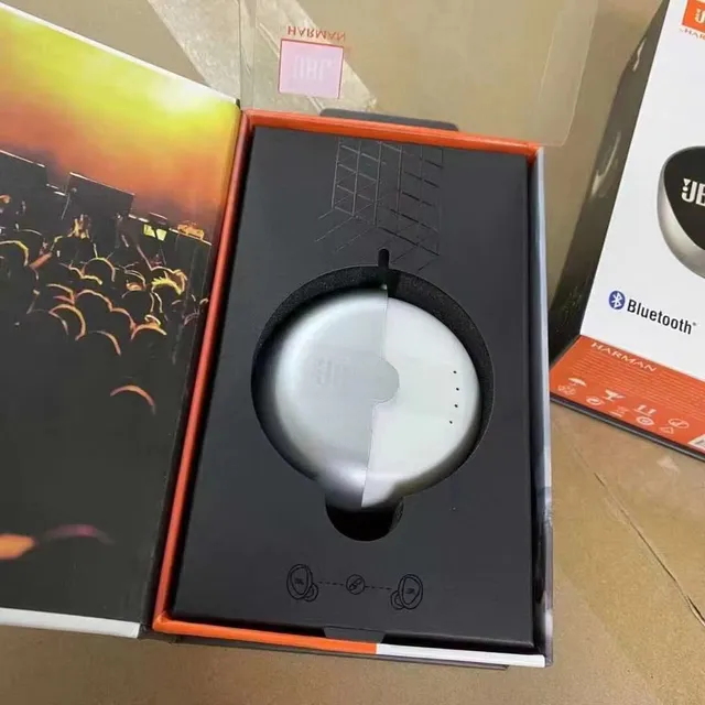 JBL C330TWS 银黑双色金属质感圆形充电盒 TWS 耳机 7