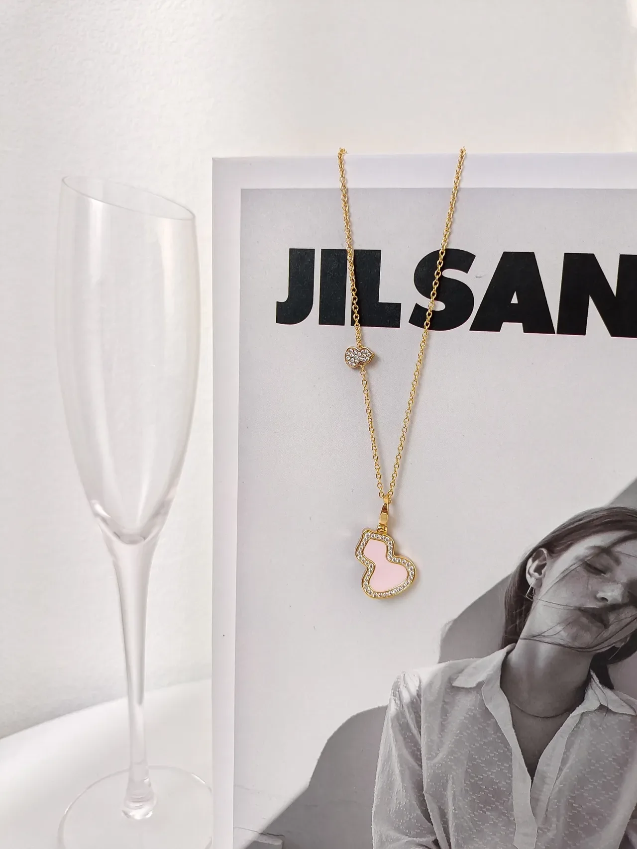 JIL SANDER قلادة على شكل قرع وردي مرصعة بمينا هالو بافيه 9