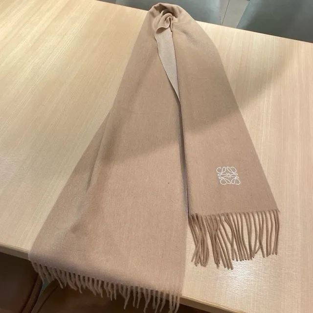 Loewe Anagram এমব্রয়ডারি বেইজ ক্যাশমির স্কার্ফ 4