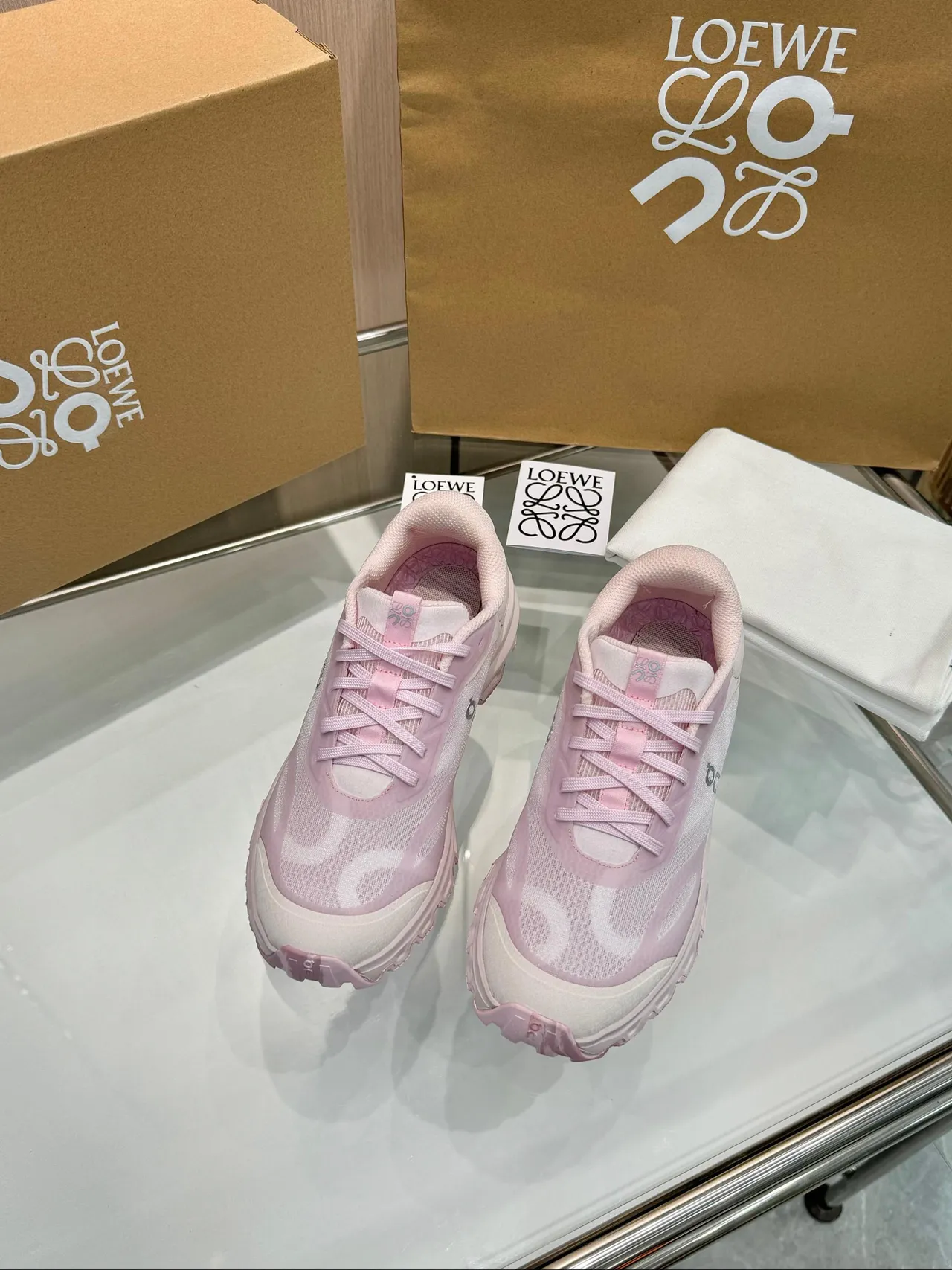 Loewe Flow Runner 2.0 গোলাপী মেশ চাঙ্কি স্নিকার 2