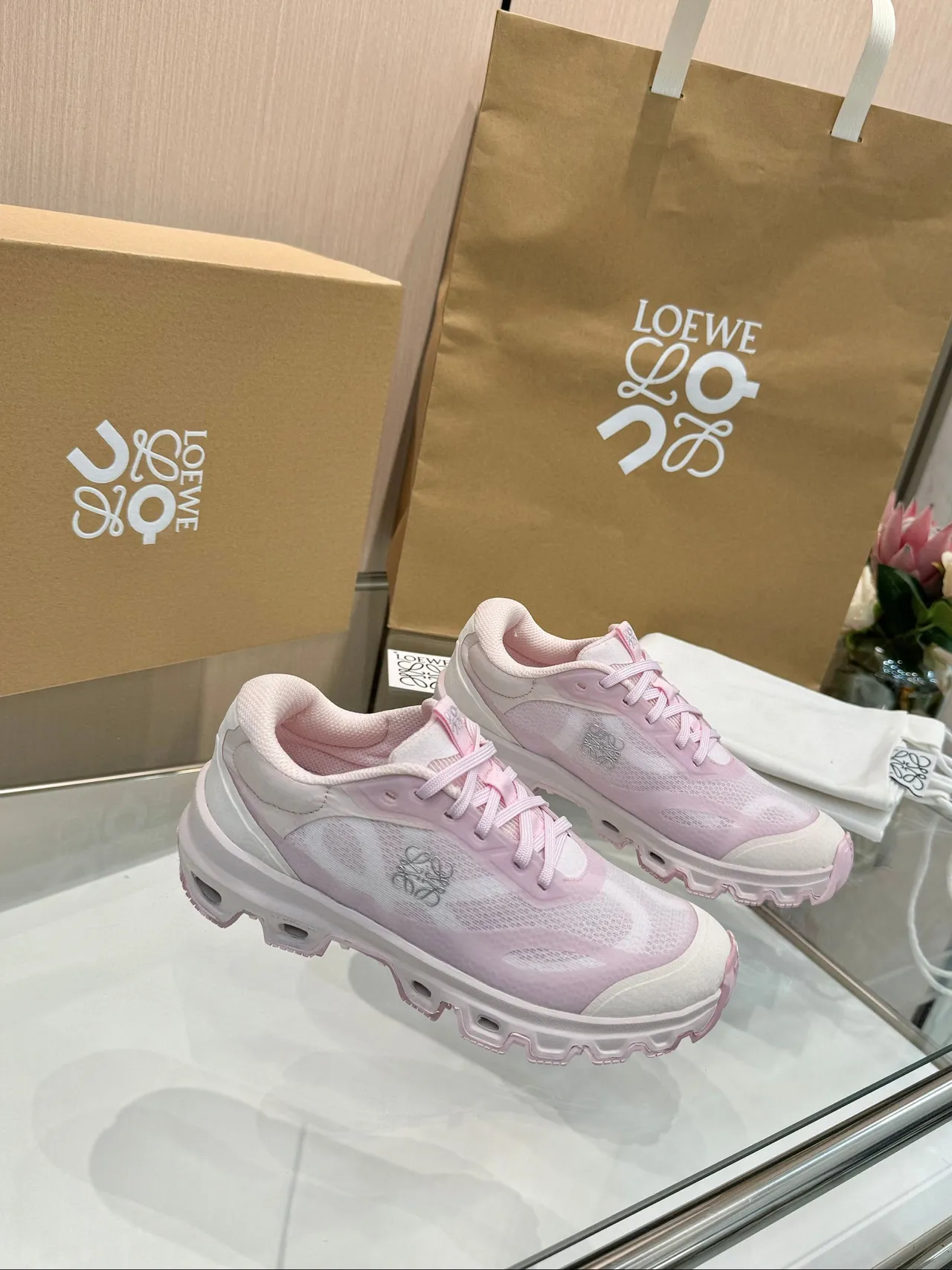 Loewe Flow Runner 2.0 গোলাপী মেশ চাঙ্কি স্নিকার 5