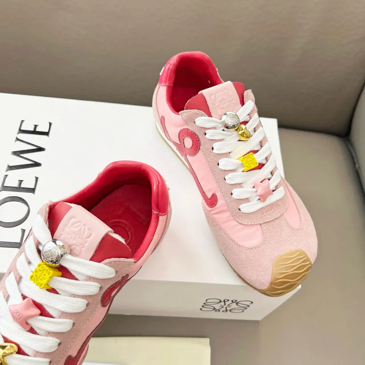 Loewe Flow Runner وردي أناغراما لوجو حذاء أسلوب حياة 3