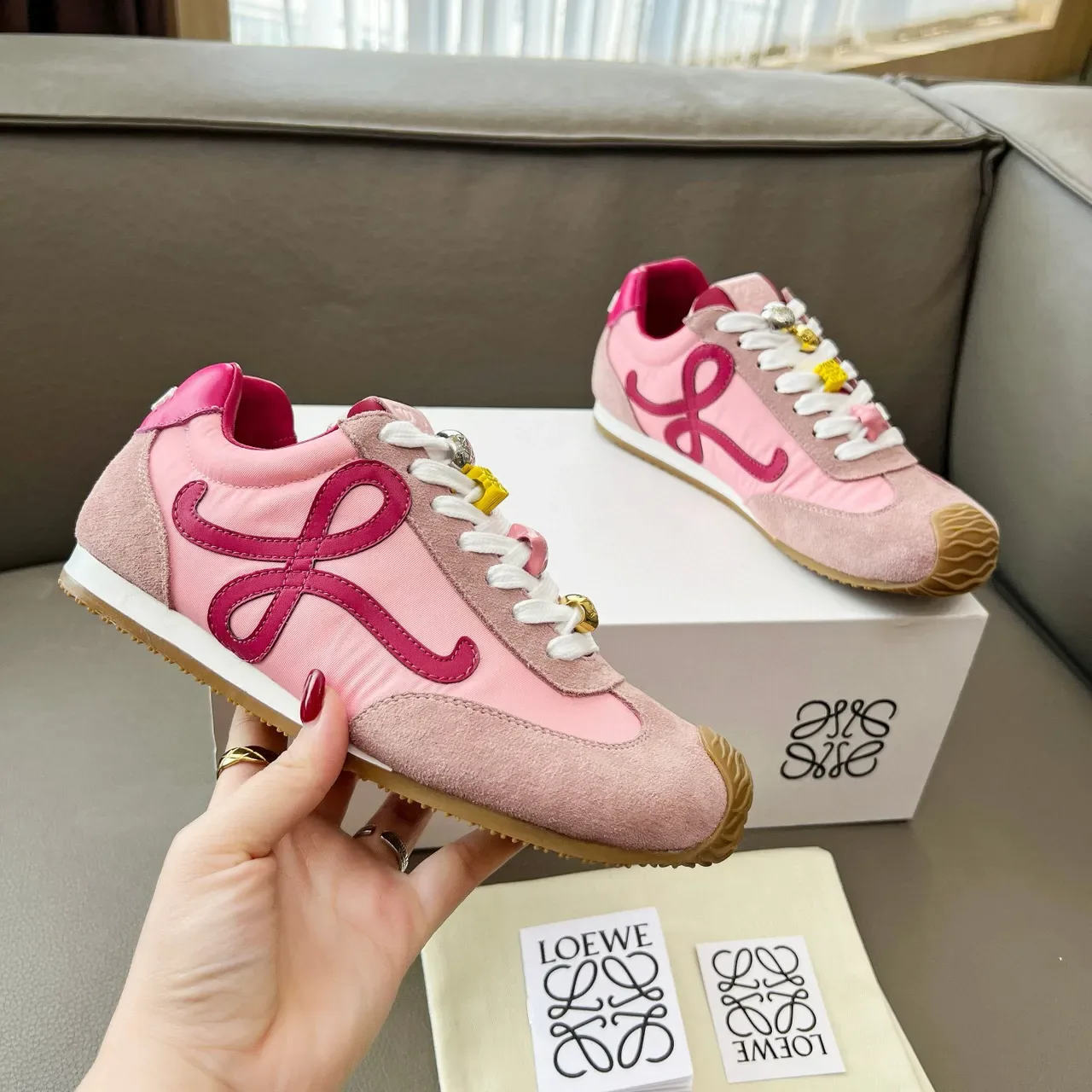 Loewe Flow Runner وردي أناغراما لوجو حذاء أسلوب حياة 5
