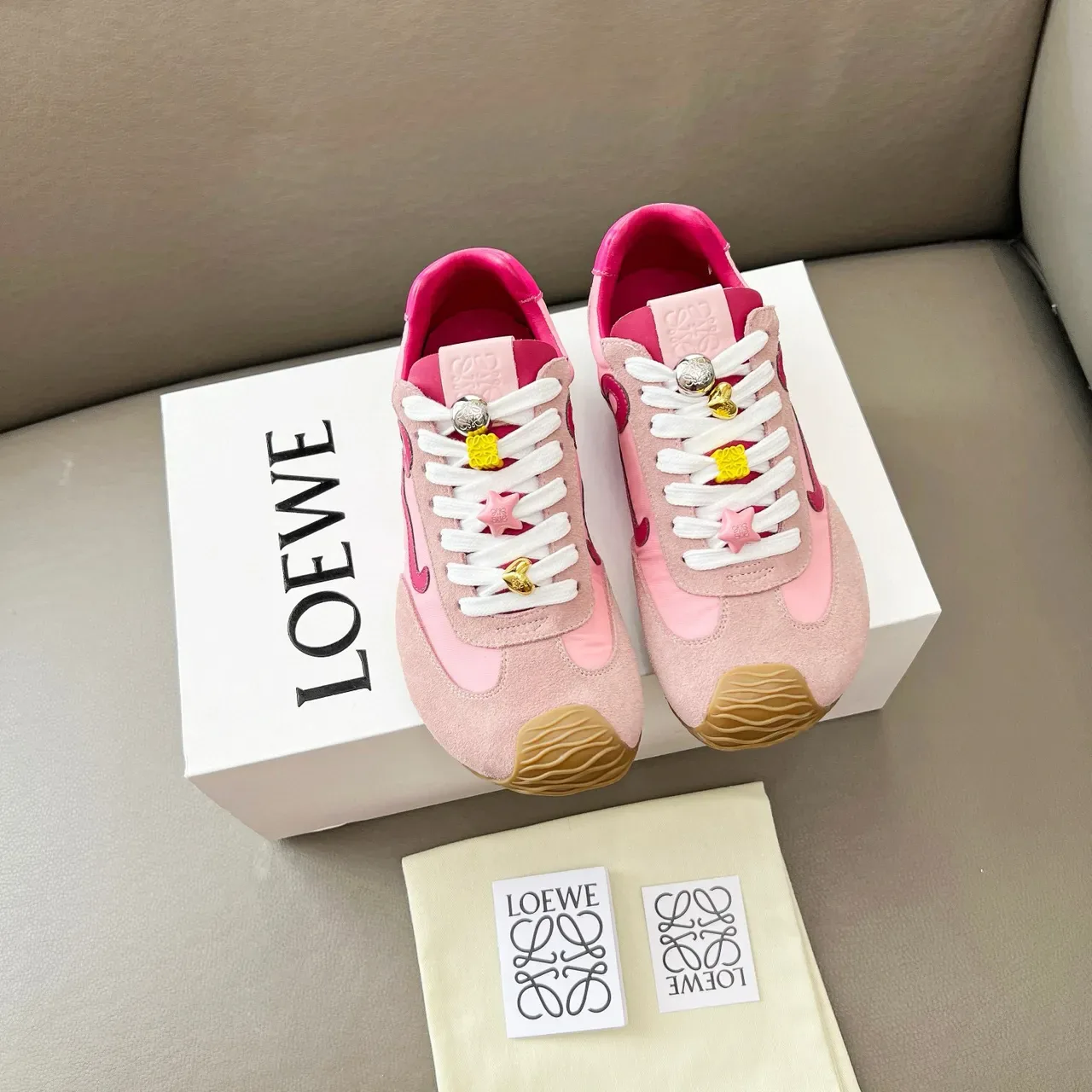Loewe Flow Runner وردي أناغراما لوجو حذاء أسلوب حياة 6