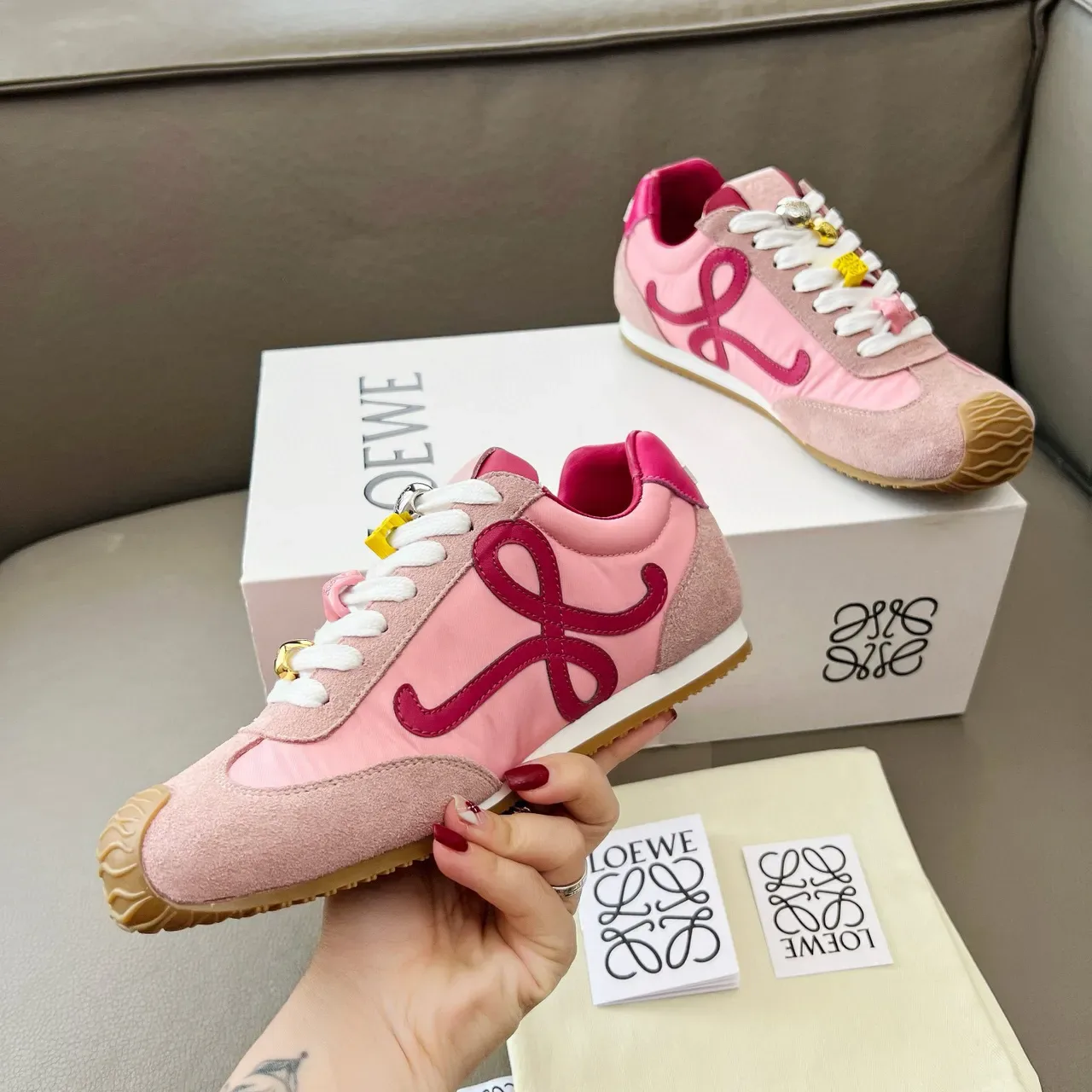 Loewe Flow Runner وردي أناغراما لوجو حذاء أسلوب حياة 7