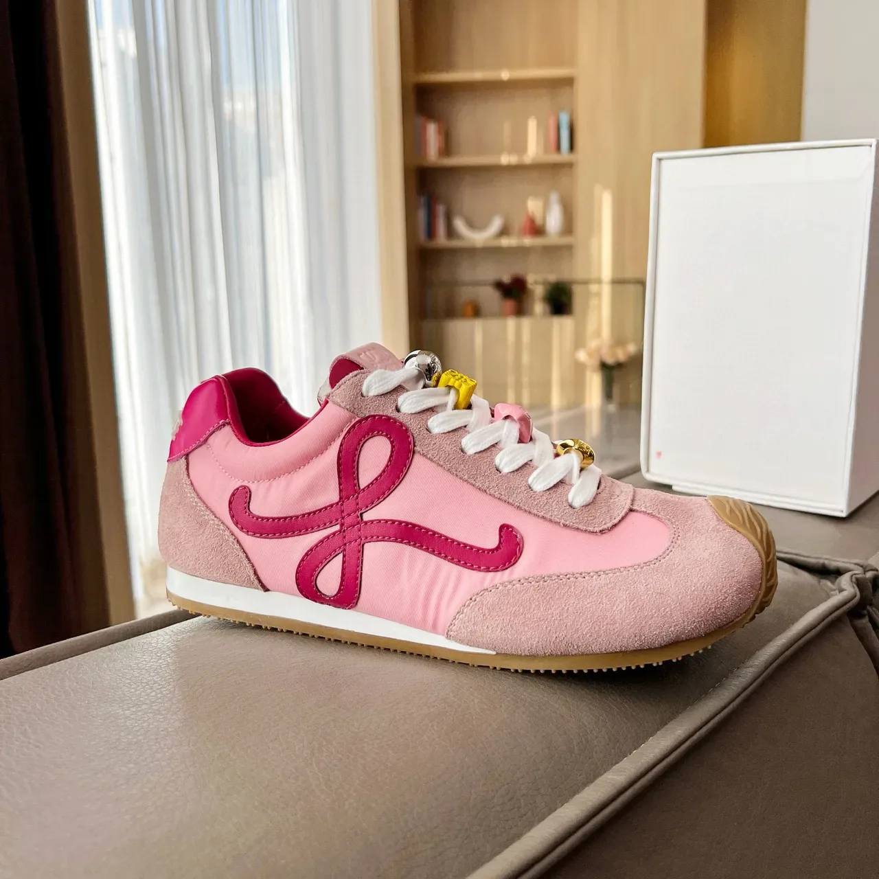 Loewe Flow Runner وردي أناغراما لوجو حذاء أسلوب حياة 9