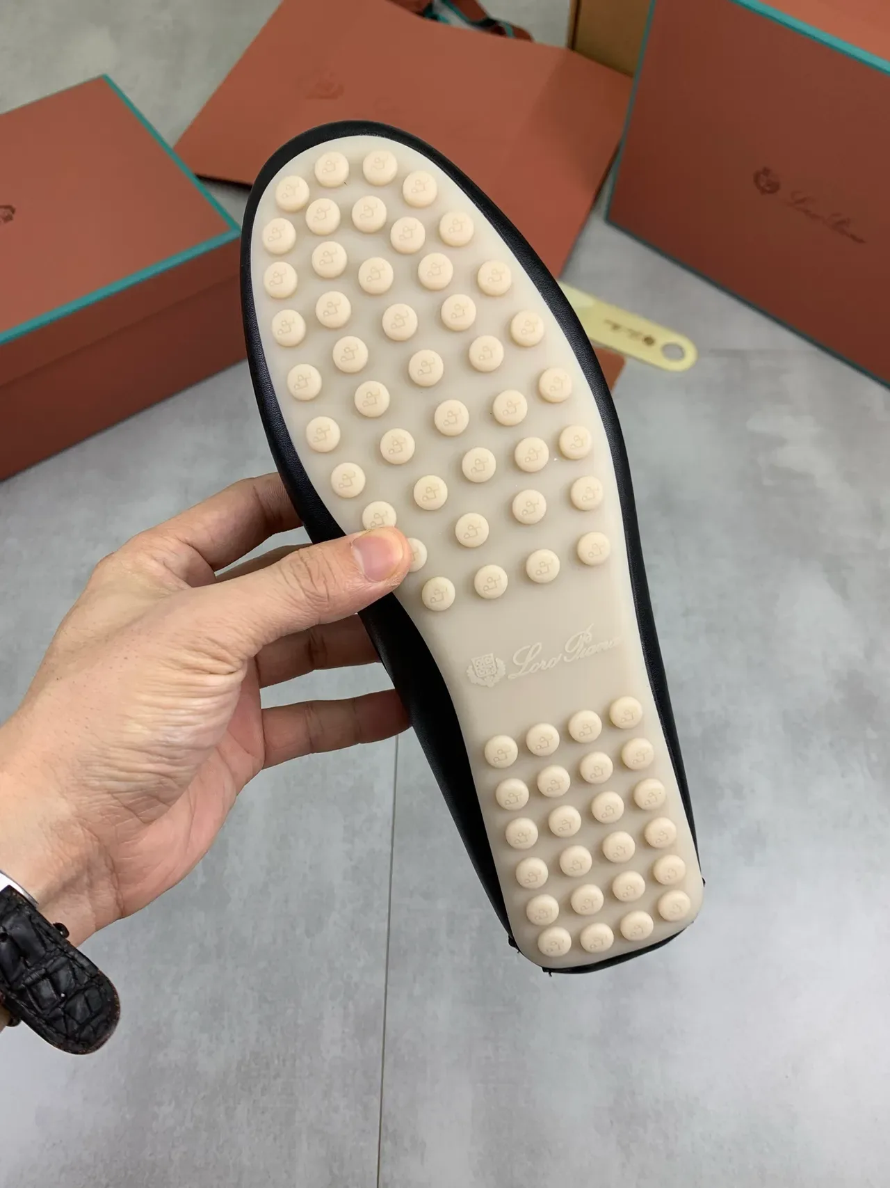 Loro Piana Mocassim Cuir Noir Œillets Nœud 3