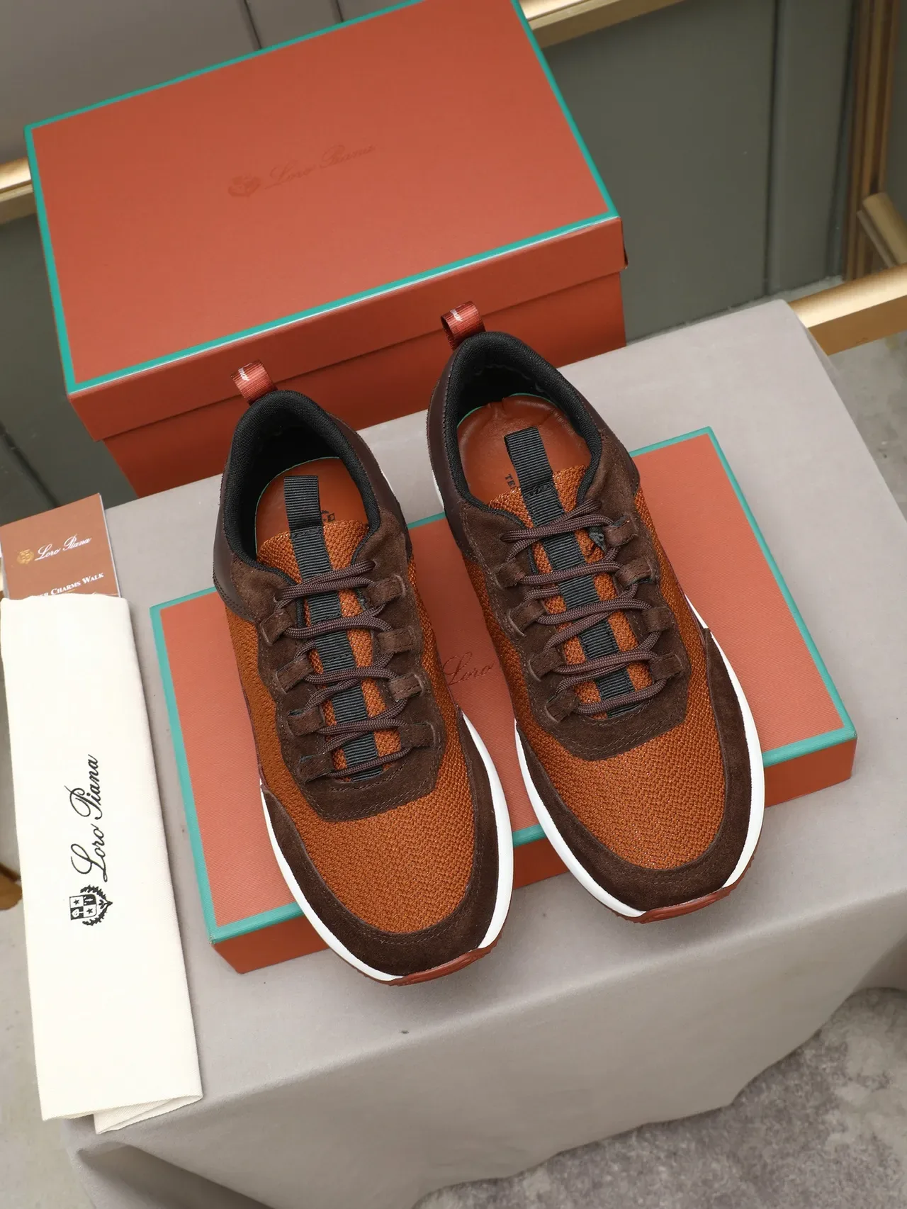 Loro Piana Sneakers Marron Beige avec panneaux de tricot et daim en matière mixte 2