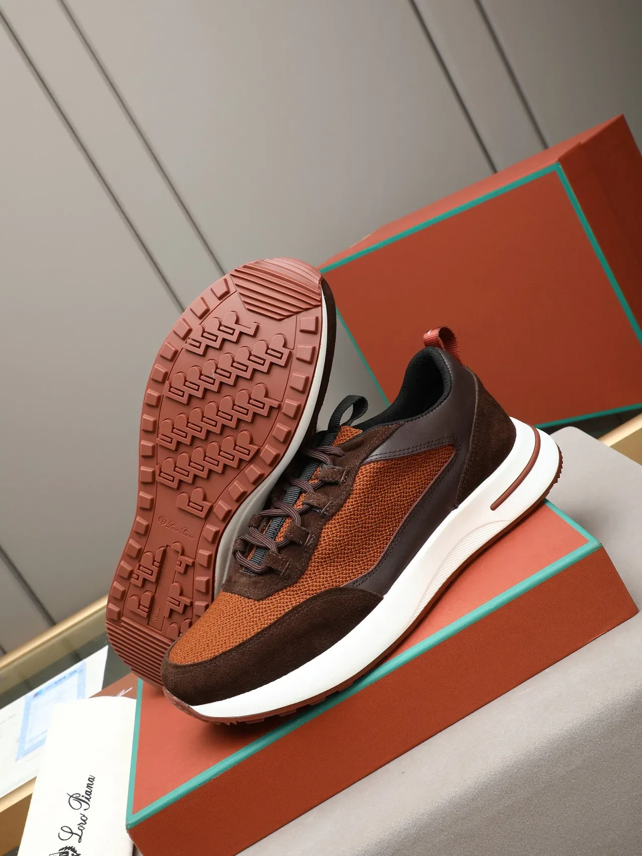 Loro Piana Sneakers Marron Beige avec panneaux de tricot et daim en matière mixte 4