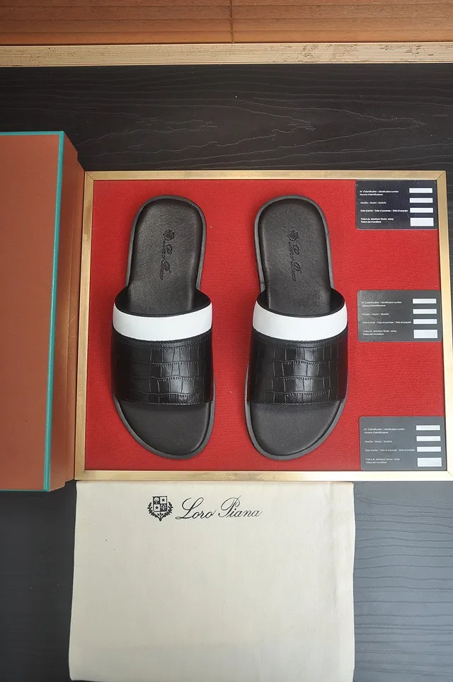Loro Piana Zapatilla Croc-Embossed Negro y Blanco 2