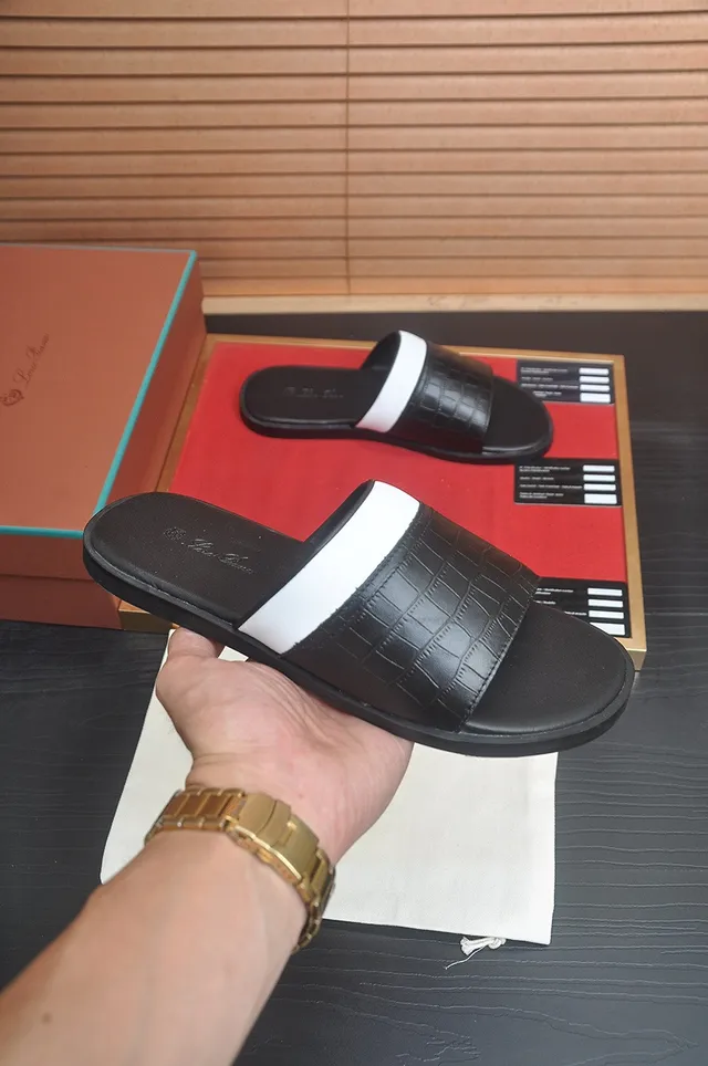 Loro Piana Zapatilla Croc-Embossed Negro y Blanco 3