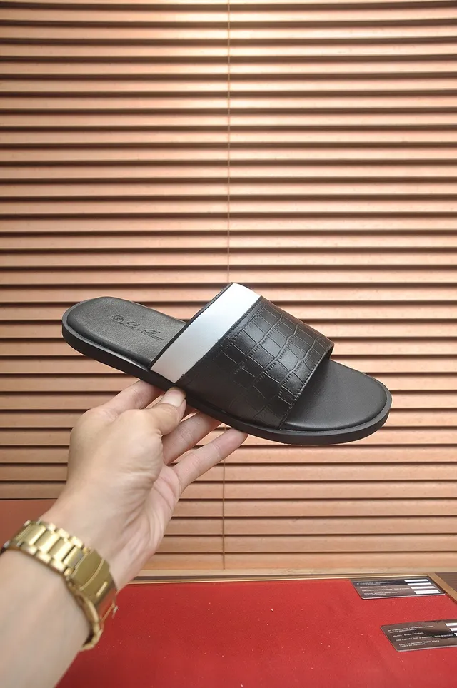 Loro Piana Zapatilla Croc-Embossed Negro y Blanco 6